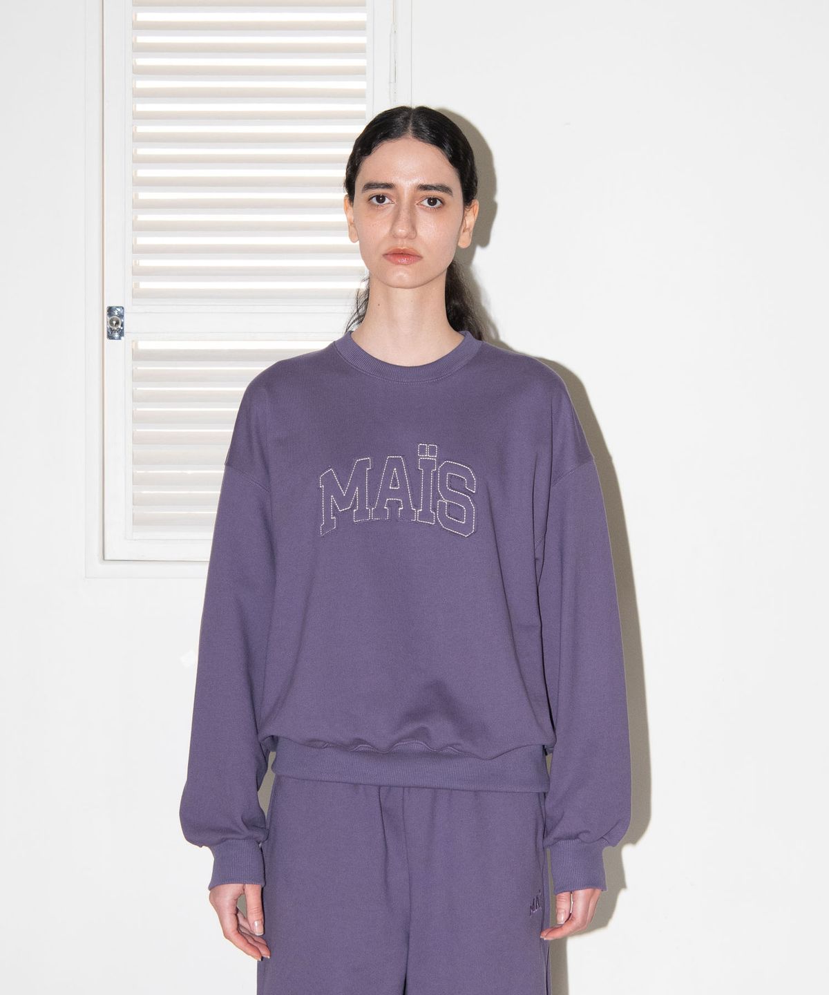 마이스(MAIS) APPLIQUE LOGO SWEATSHIRT / PURPLE
