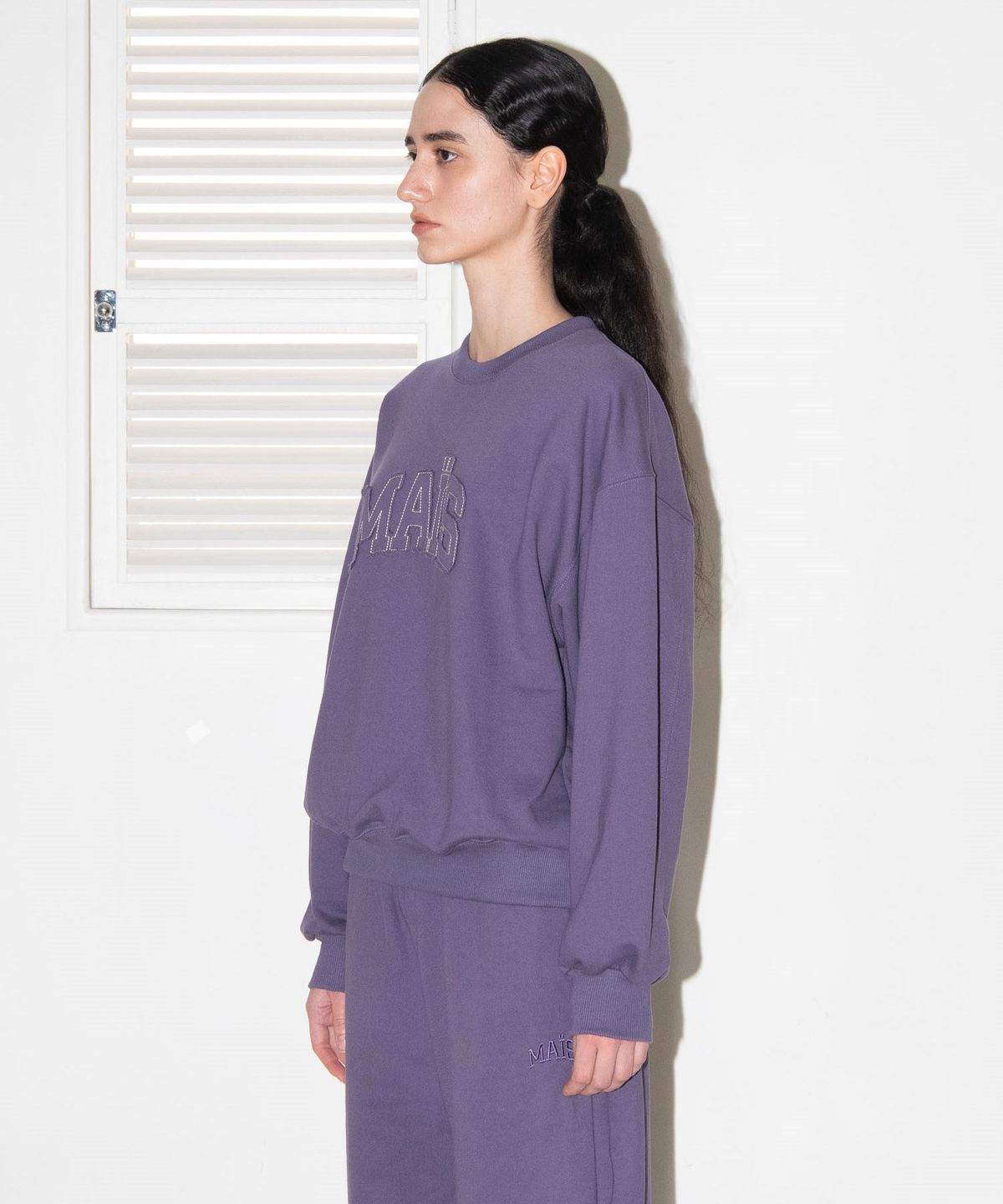 마이스(MAIS) APPLIQUE LOGO SWEATSHIRT / PURPLE