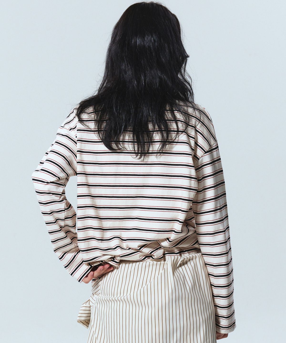 닉앤니콜(NICK&NICOLE) SIGNATURE LOGO STRIPE PK SLEEVE_IVORY
