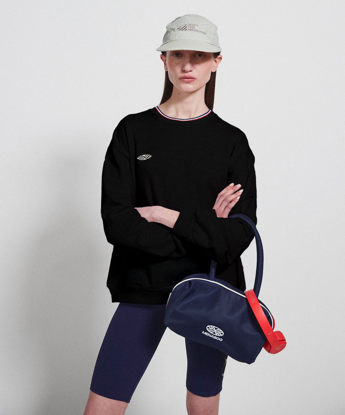 미나수(MENASOO) Track Volume Point Round Sweatshirt_Black