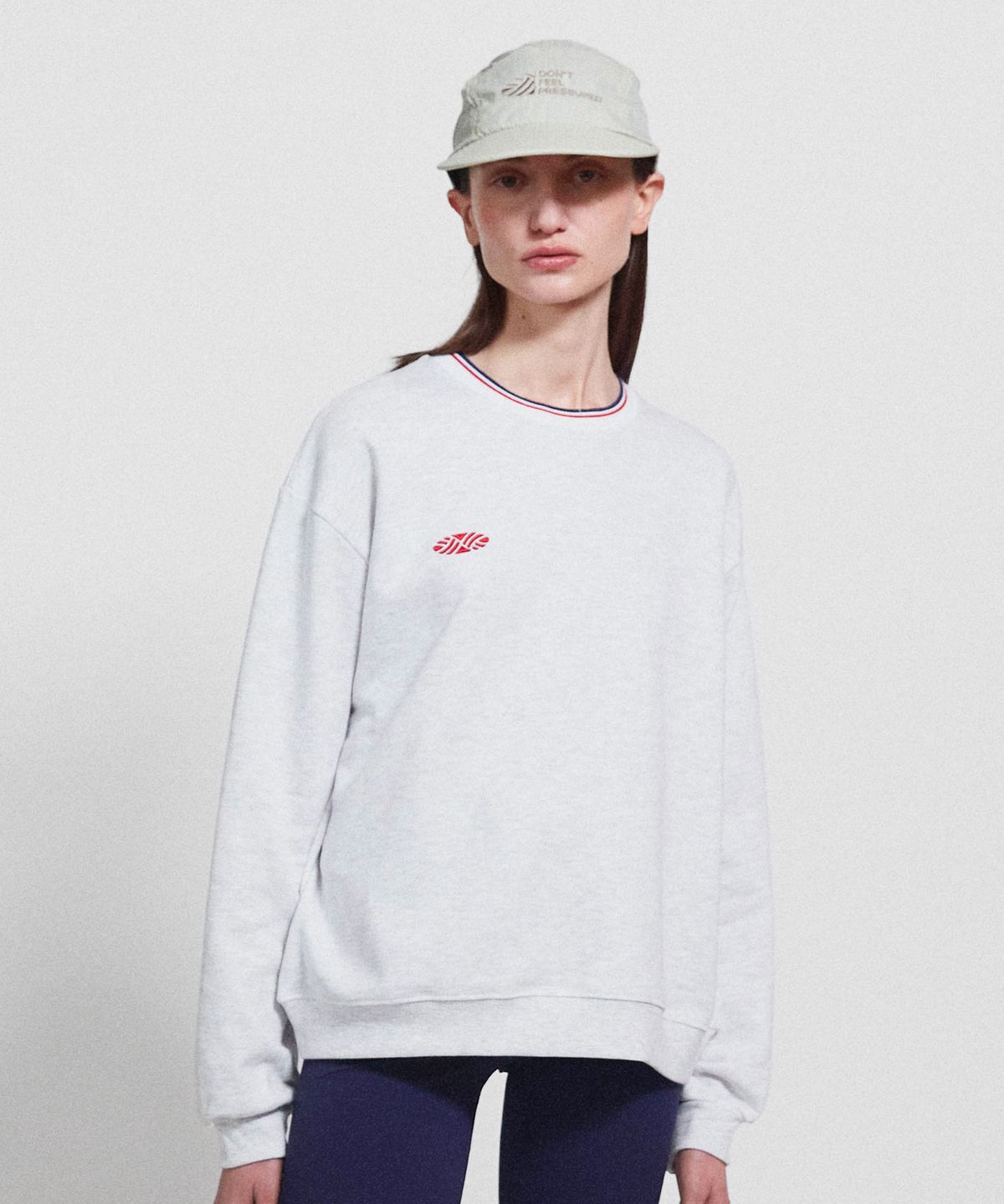 미나수(MENASOO) Track Volume Point Round Sweatshirt_Melange White
