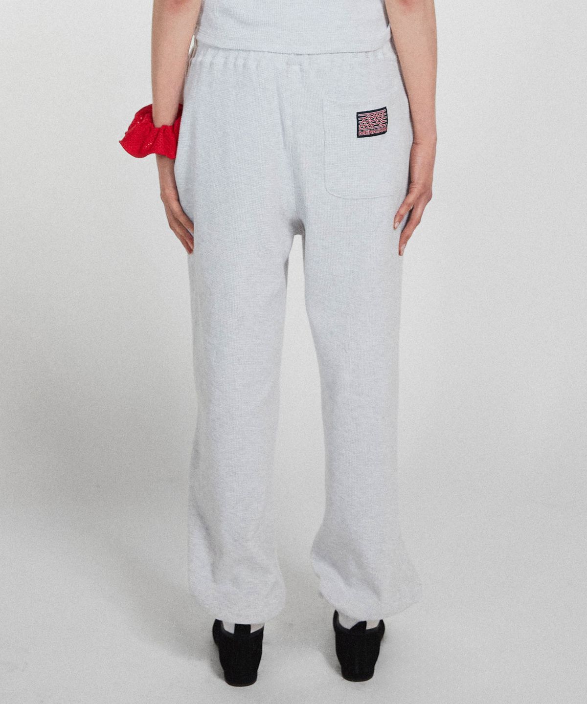 미나수(MENASOO) Track Logo Waffle Jogger Pants_White Melange