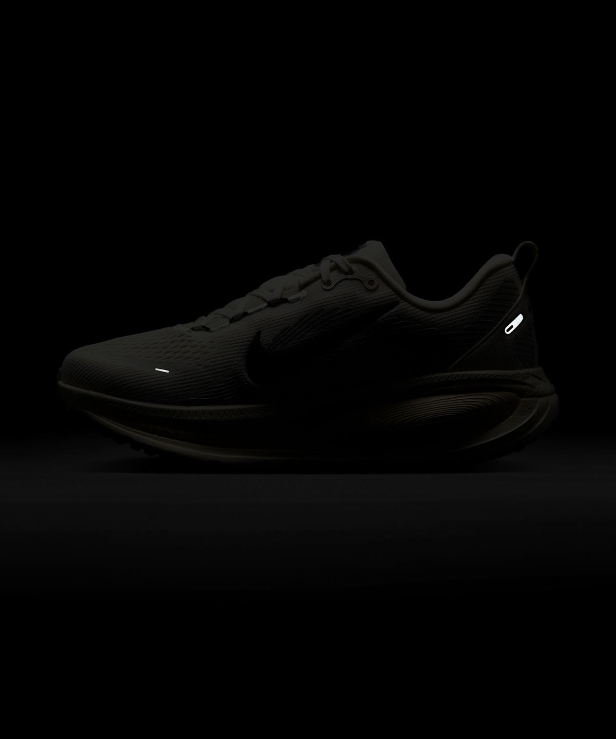 나이키(NIKE) 보메로 18 W - 서밋 화이트:코코넛 밀크:코코넛 밀크:블랙 / HM6804-101