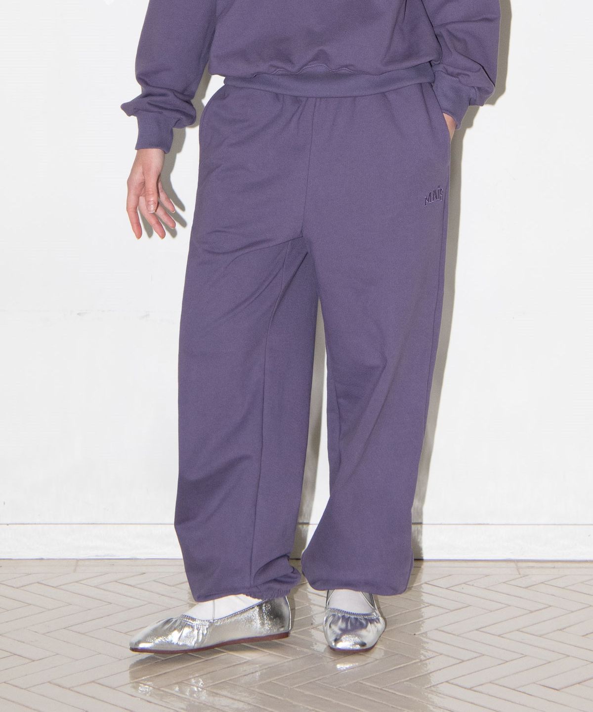마이스(MAIS) PETIT MAIS LOGO SWEAT PANTS / PURPLE