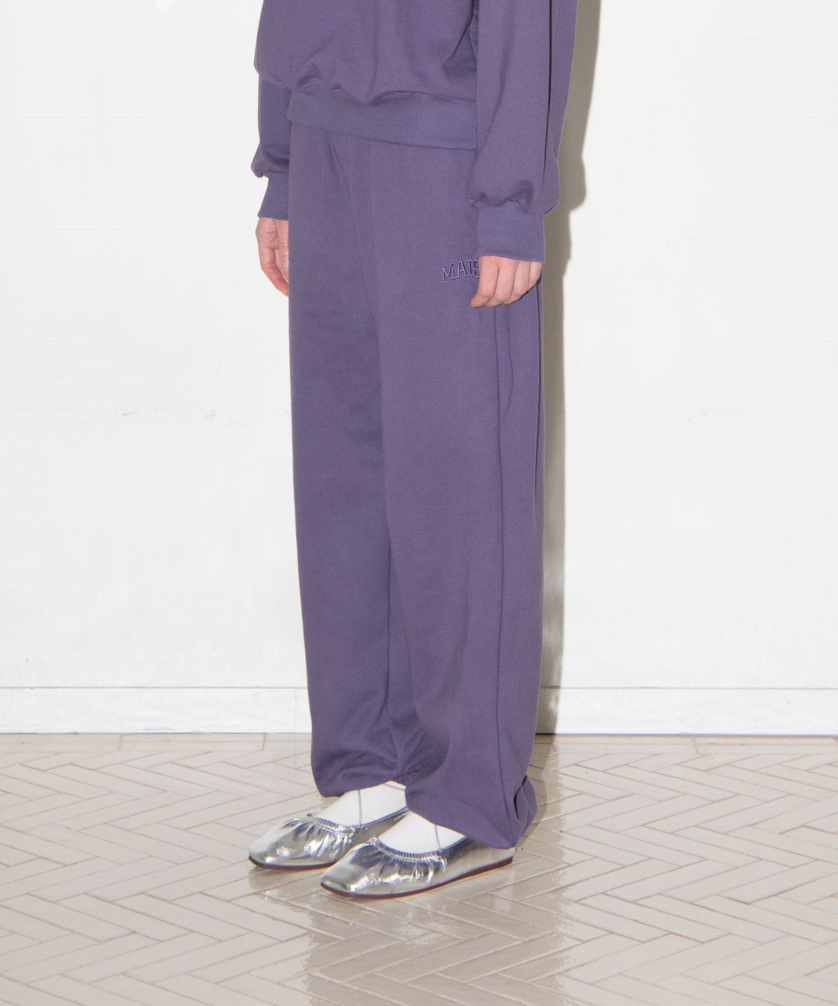 마이스(MAIS) PETIT MAIS LOGO SWEAT PANTS / PURPLE