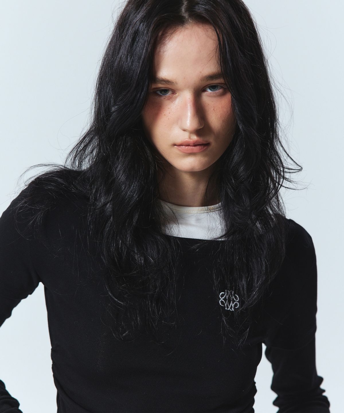 닉앤니콜(NICK&NICOLE) NICOLE SHRRING LAYERED SLEEVE TOP_BLACK