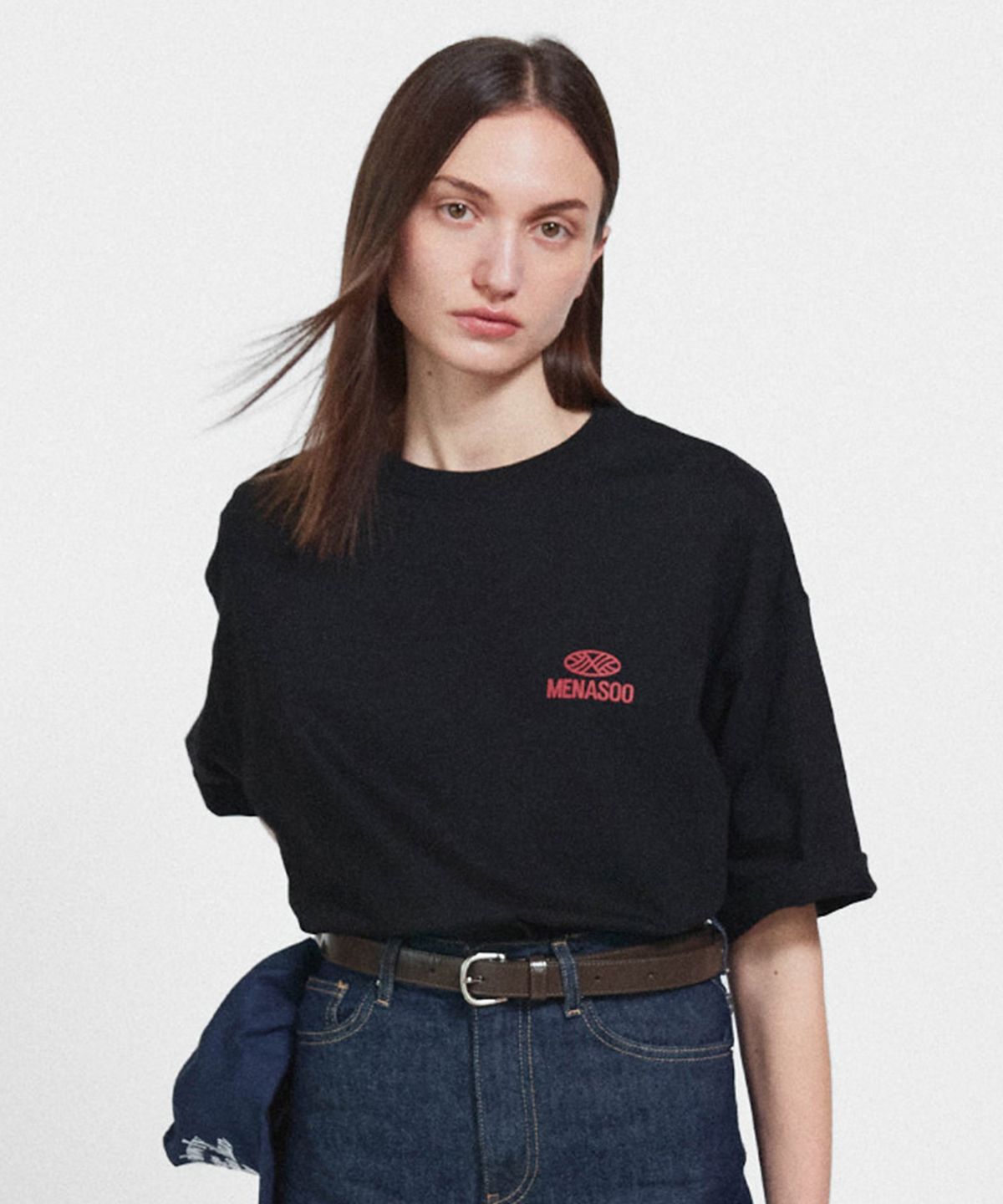 미나수(MENASOO) Squared Hearttrack Graphic T Shirt_Black