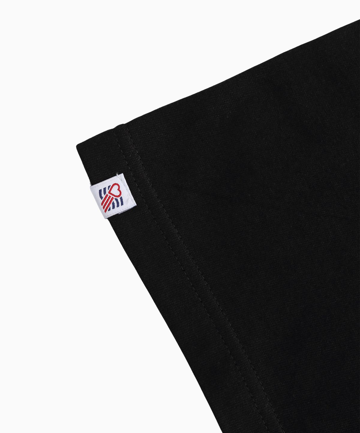 미나수(MENASOO) Squared Hearttrack Graphic T Shirt_Black