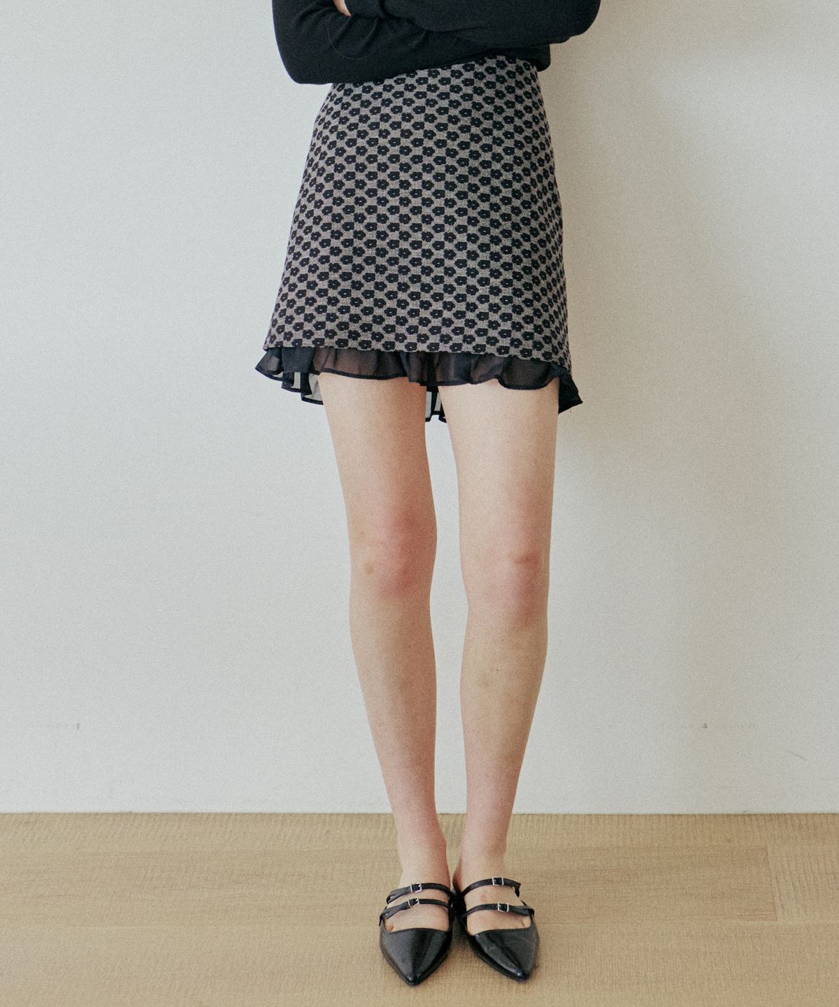 엽페(YUPPE) JACQUARD FLOWER SKIRT_BLACK