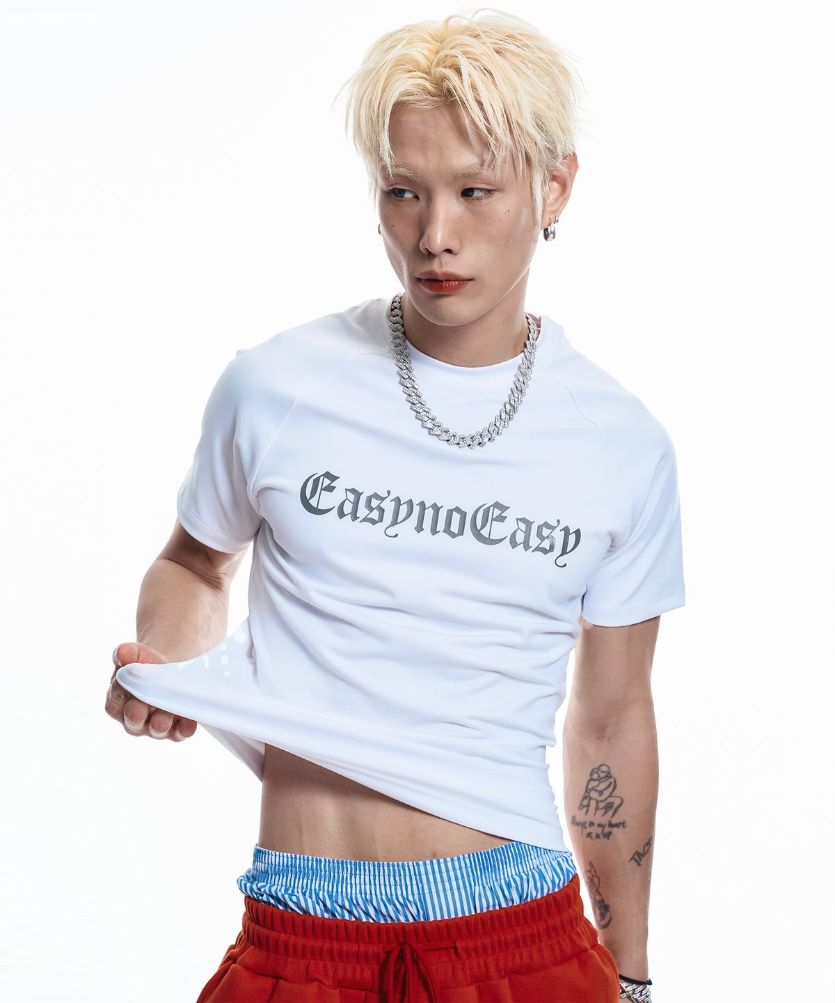 이지노이지(EASY NO EASY) 레터링 로고 컴프레션 반팔 - 화이트