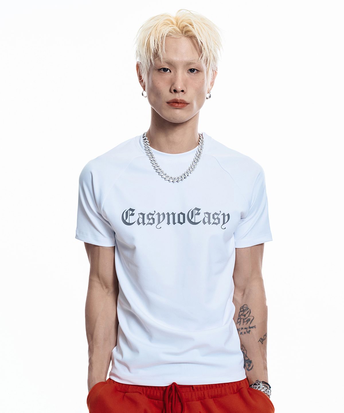이지노이지(EASY NO EASY) 레터링 로고 컴프레션 반팔 - 화이트