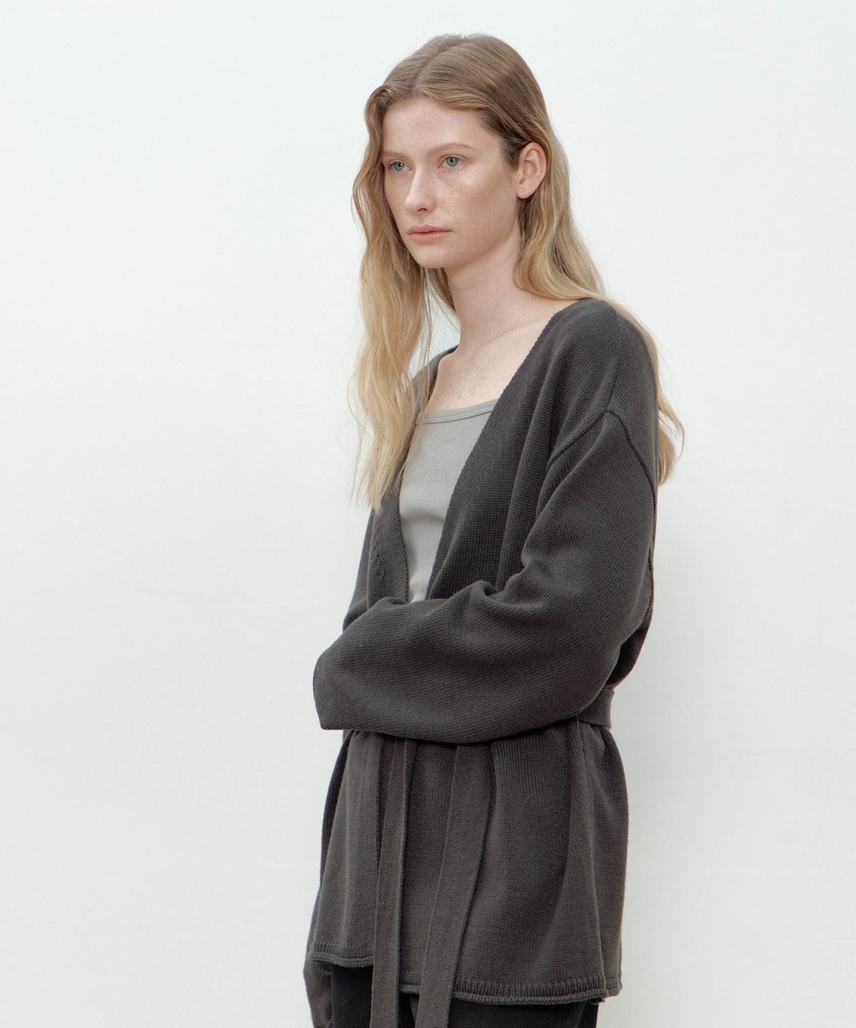 더마고(THEMARGOT) WOOL BLEND WRAP CARDIGAN (CHARCOAL)