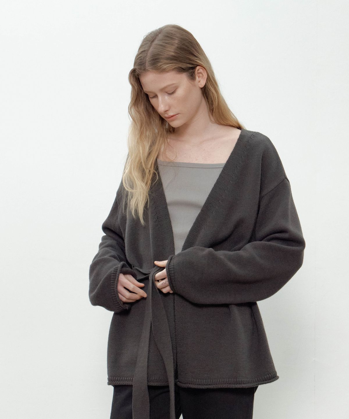더마고(THEMARGOT) WOOL BLEND WRAP CARDIGAN (CHARCOAL)