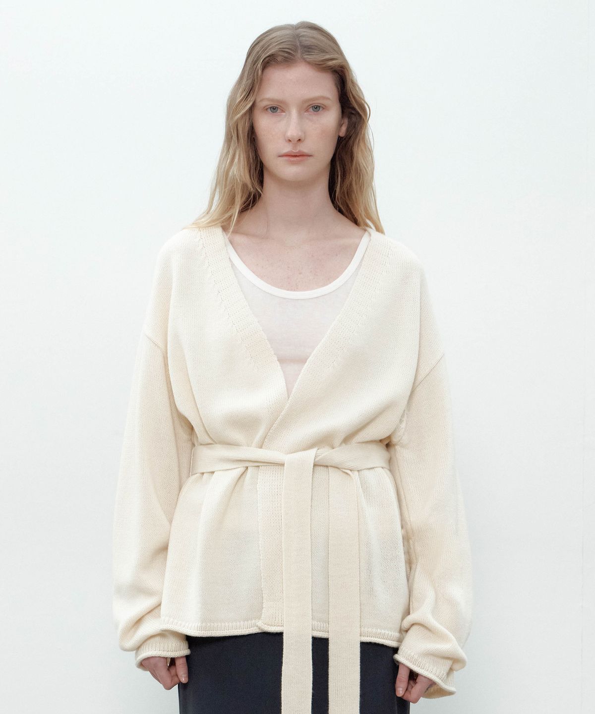 더마고(THEMARGOT) WOOL BLEND WRAP CARDIGAN (CREAM)