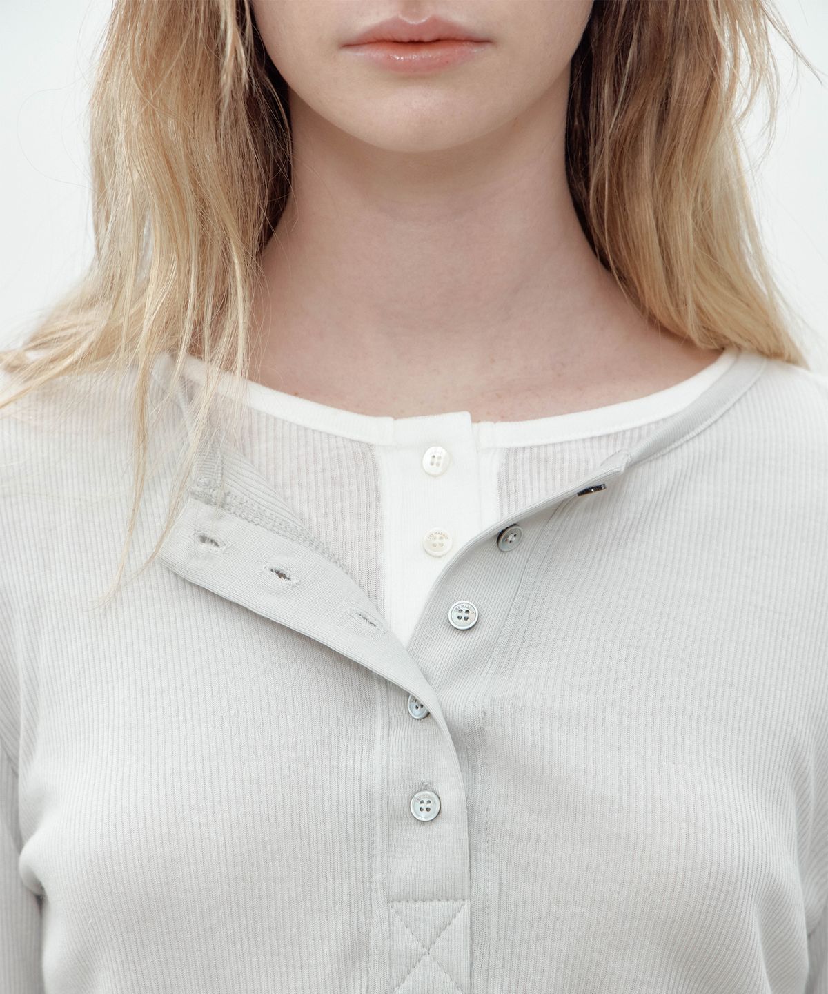 더마고(THEMARGOT) ESSENTIAL HENRYNECK LONG SLEEVE (GRAY)