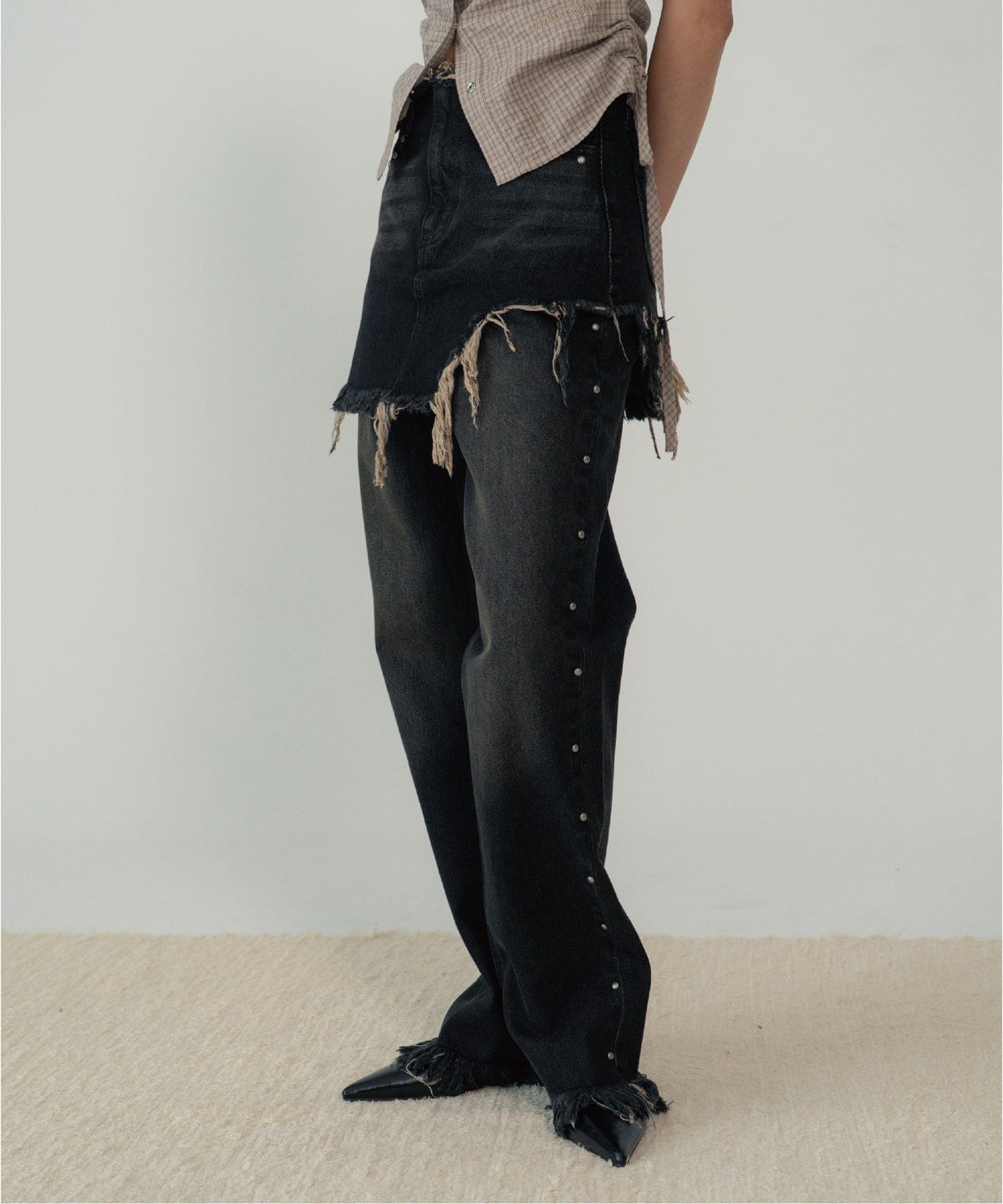 지제뮤지엄(ZIZEMUSEUM) STUD DENIM SKIRT LAYERED PANTS  (BLACK)