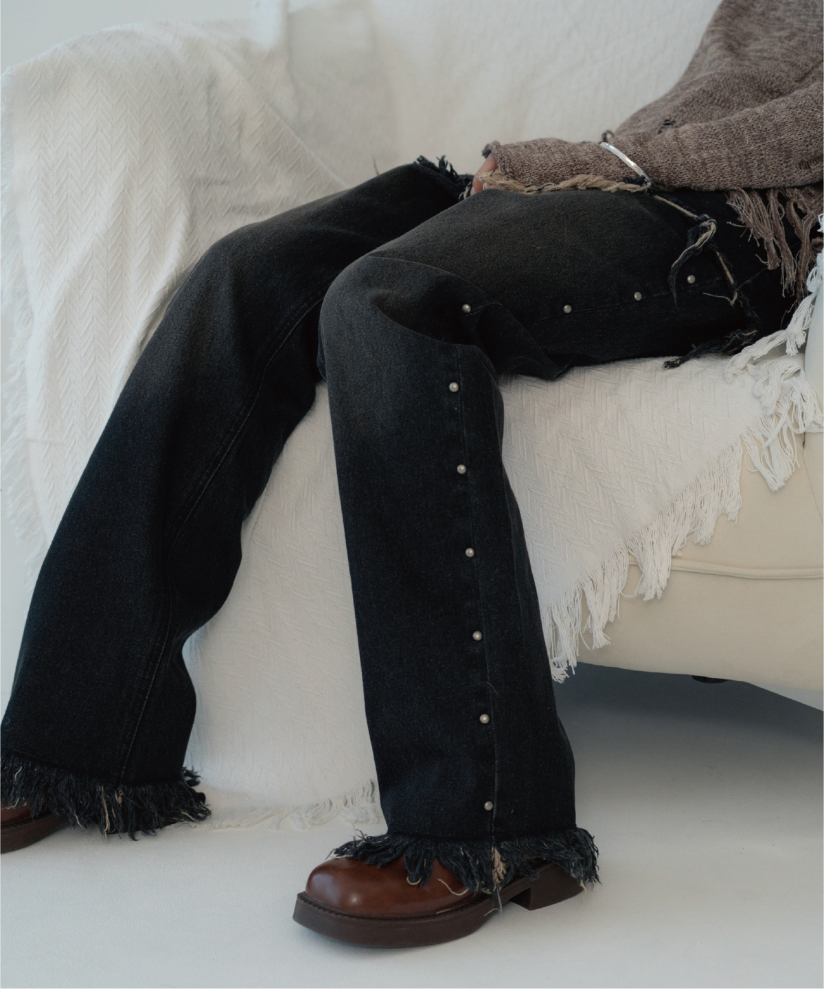 지제뮤지엄(ZIZEMUSEUM) STUD DENIM SKIRT LAYERED PANTS  (BLACK)