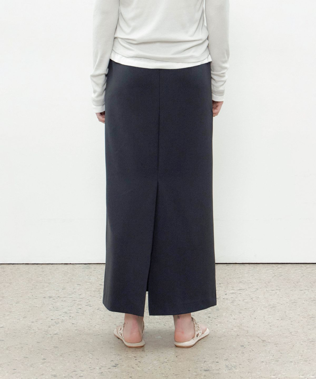 더마고(THEMARGOT) CLASSIC LONG SKIRT (CHARCOAL)