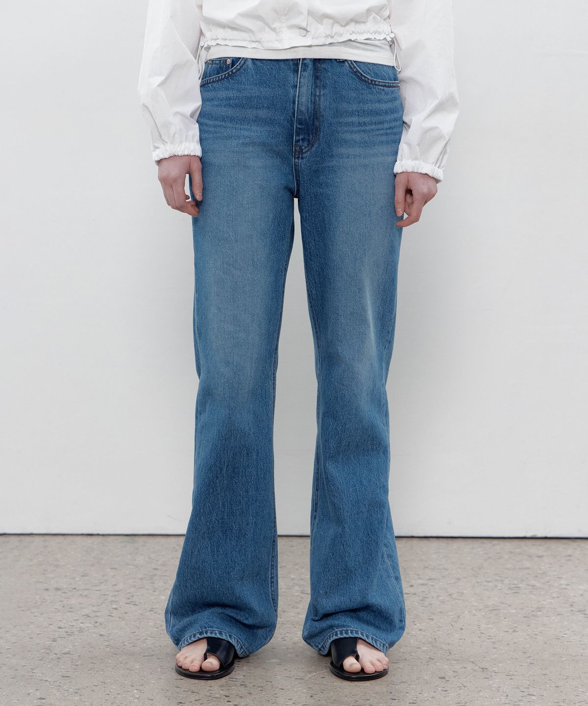 더마고(THEMARGOT) ROAD BOOTCUT DENIM (MEDIUM BLUE)