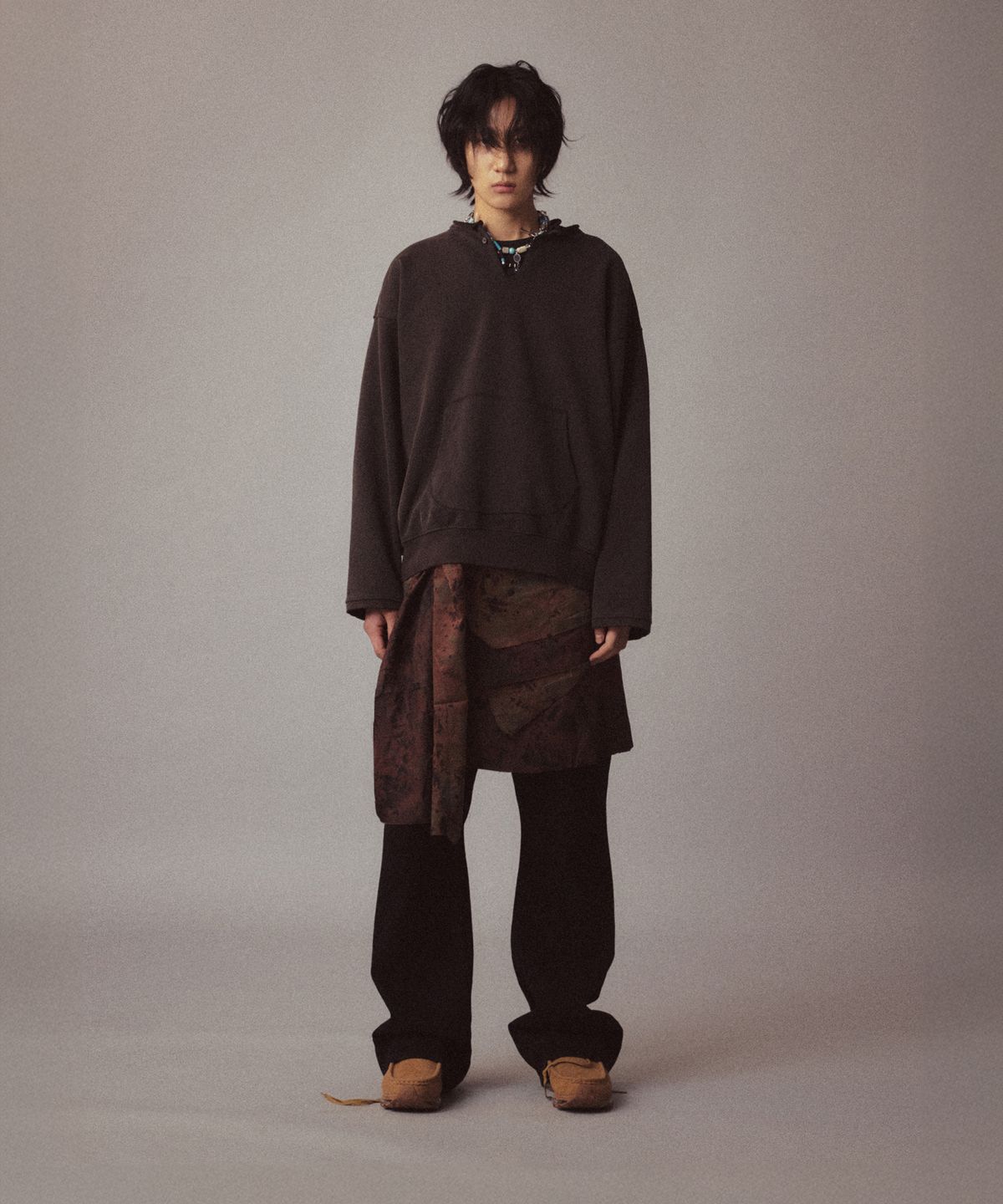 코드(CORD) 라운드 컷 벤트 크루넥_KHAKI GREY