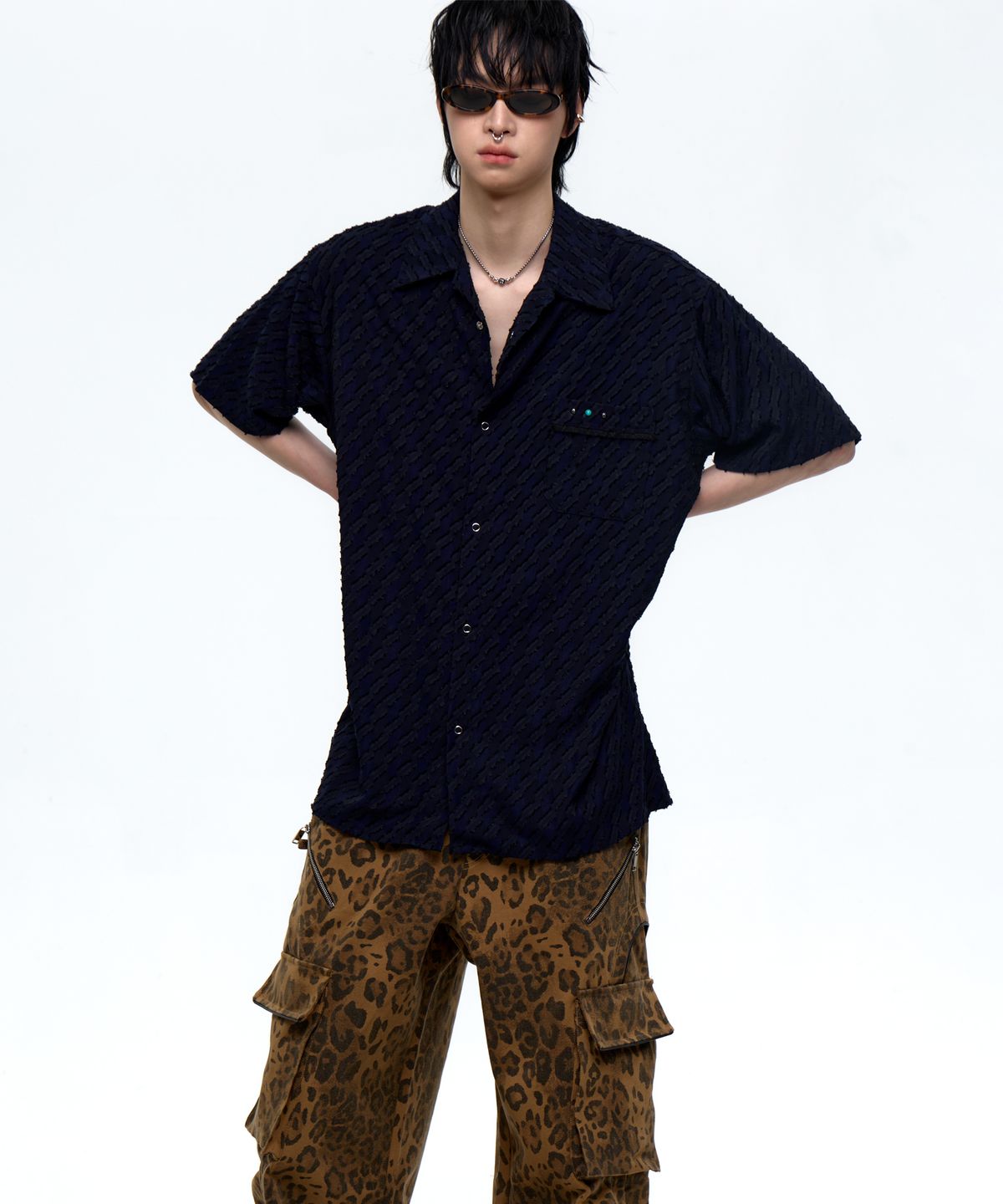 알에스에스씨(RSSC) RIVET GEOMERTIC HALF SHIRT - NAVY