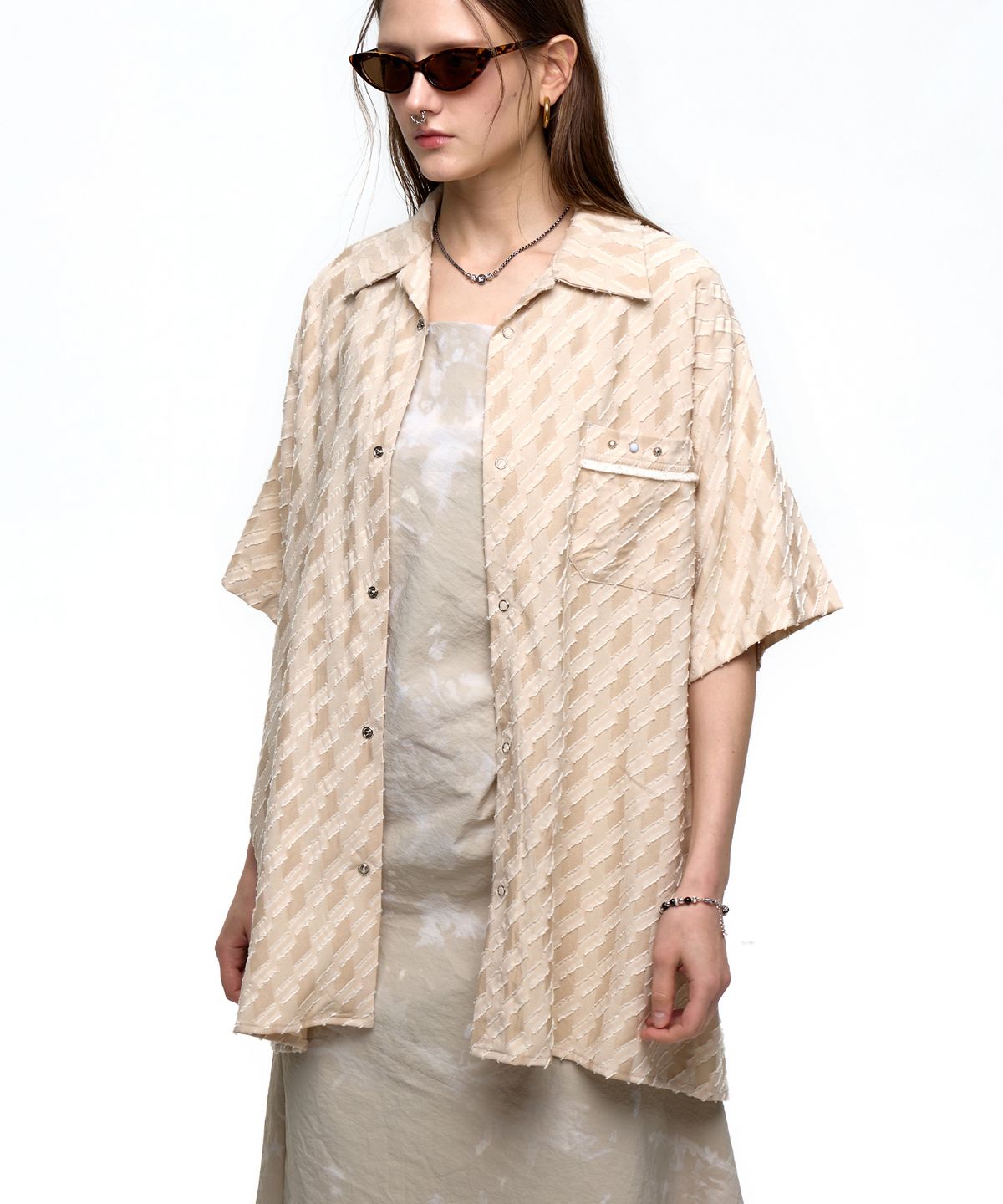 알에스에스씨(RSSC) RIVET GEOMERTIC HALF SHIRT - BEIGE