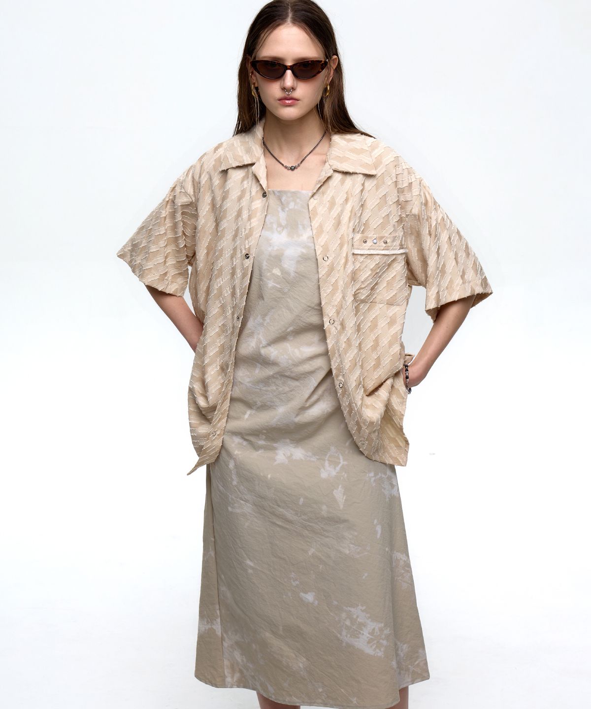 알에스에스씨(RSSC) RIVET GEOMERTIC HALF SHIRT - BEIGE