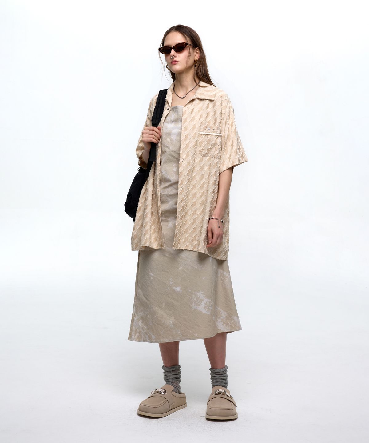 알에스에스씨(RSSC) RIVET GEOMERTIC HALF SHIRT - BEIGE