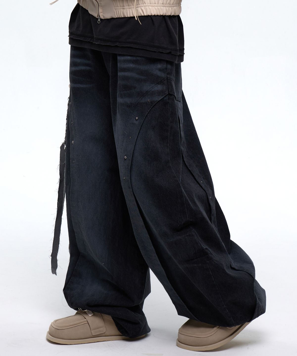 알에스에스씨(RSSC) CURVED INCISION BALLOON DENIM PANTS - BLACK
