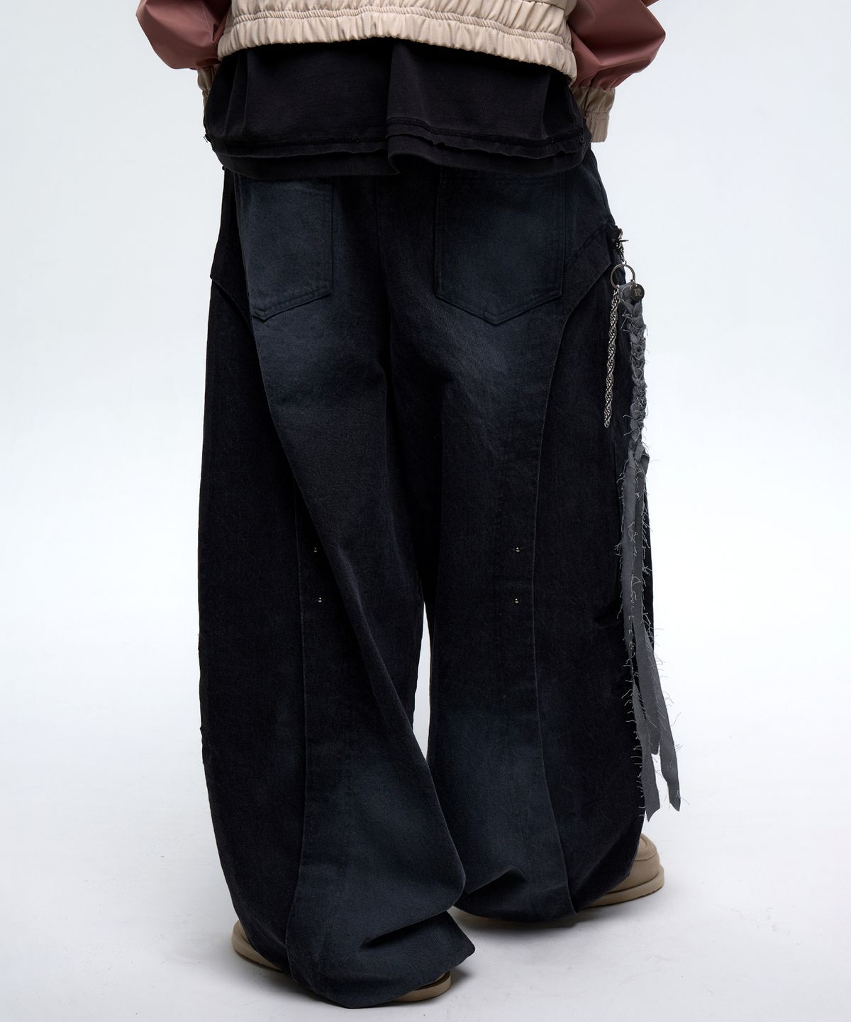 알에스에스씨(RSSC) CURVED INCISION BALLOON DENIM PANTS - BLACK