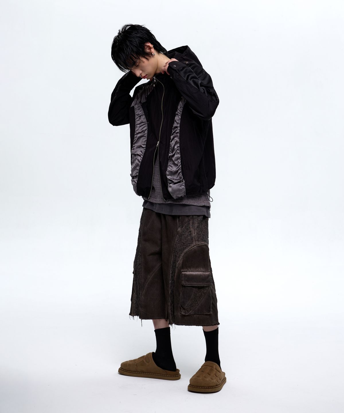 알에스에스씨(RSSC) CURVY INCISION WRINKLE WINDBREAKER - BLACK