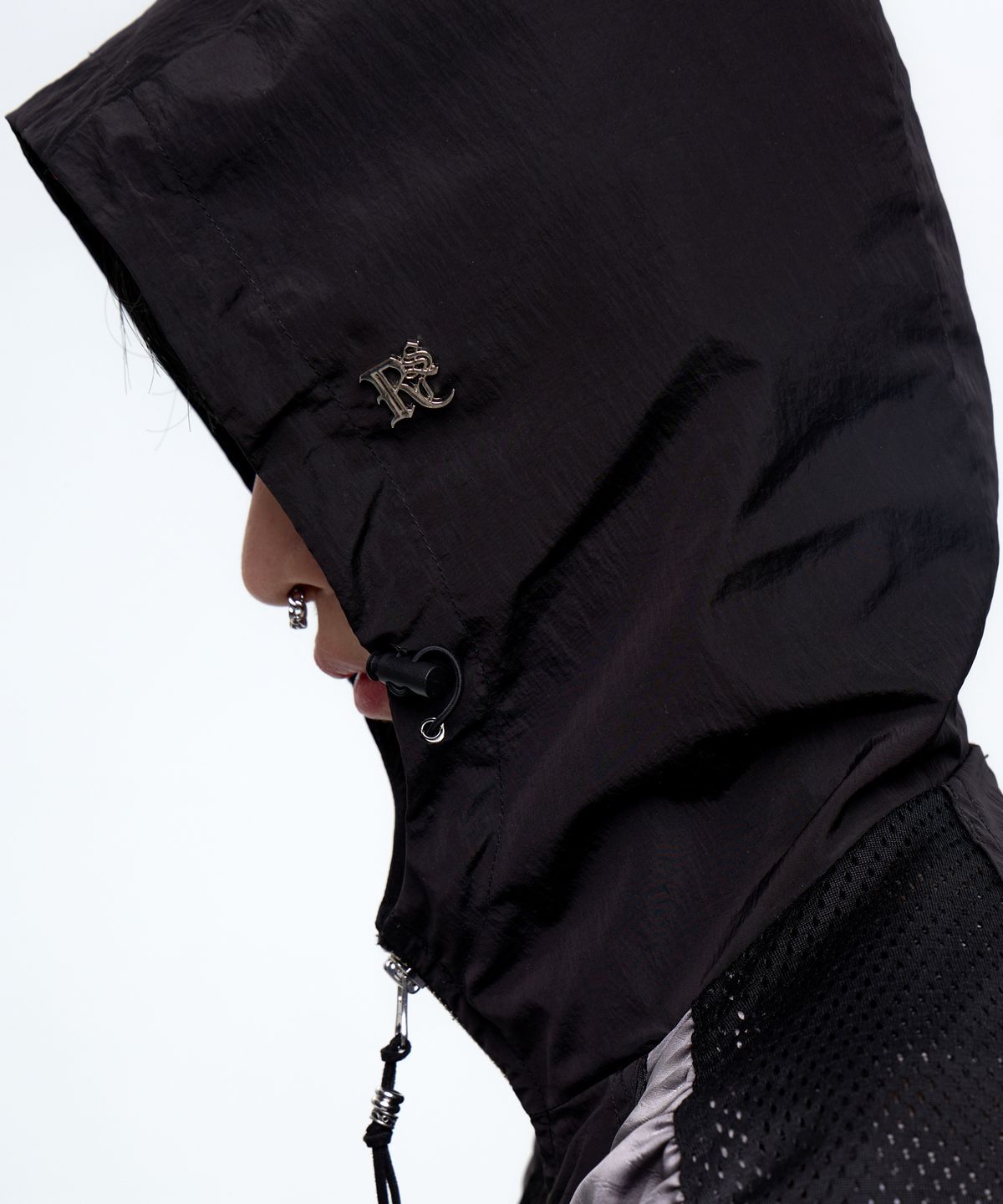 알에스에스씨(RSSC) CURVY INCISION WRINKLE WINDBREAKER - BLACK