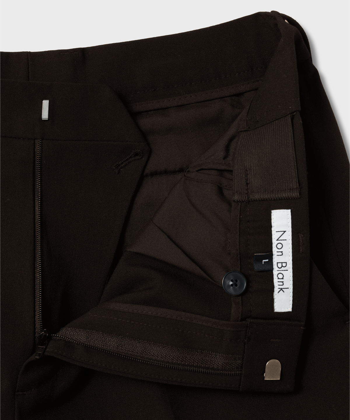 넌블랭크(NONBLANK) [현킴] 세미 와이드 핏 슬랙스_DARK BROWN