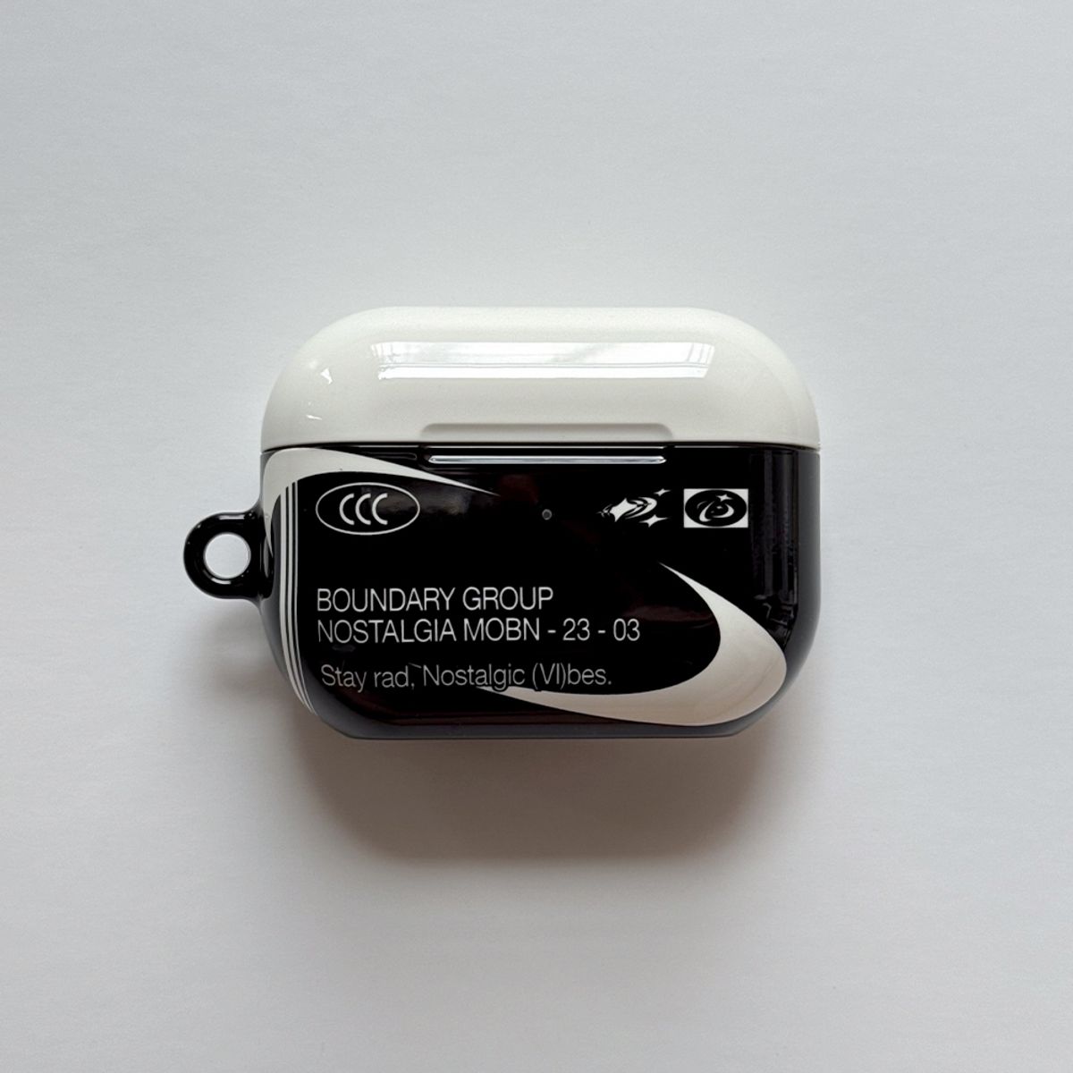메모리즈바운더리(MEMORIESBOUNDARY) Nostalgic Vibes AirPods Case (BK) (Glossy / Matte)