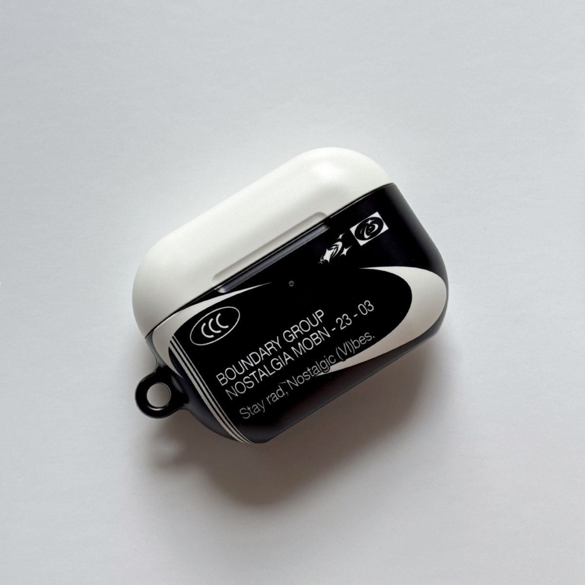메모리즈바운더리(MEMORIESBOUNDARY) Nostalgic Vibes AirPods Case (BK) (Glossy / Matte)