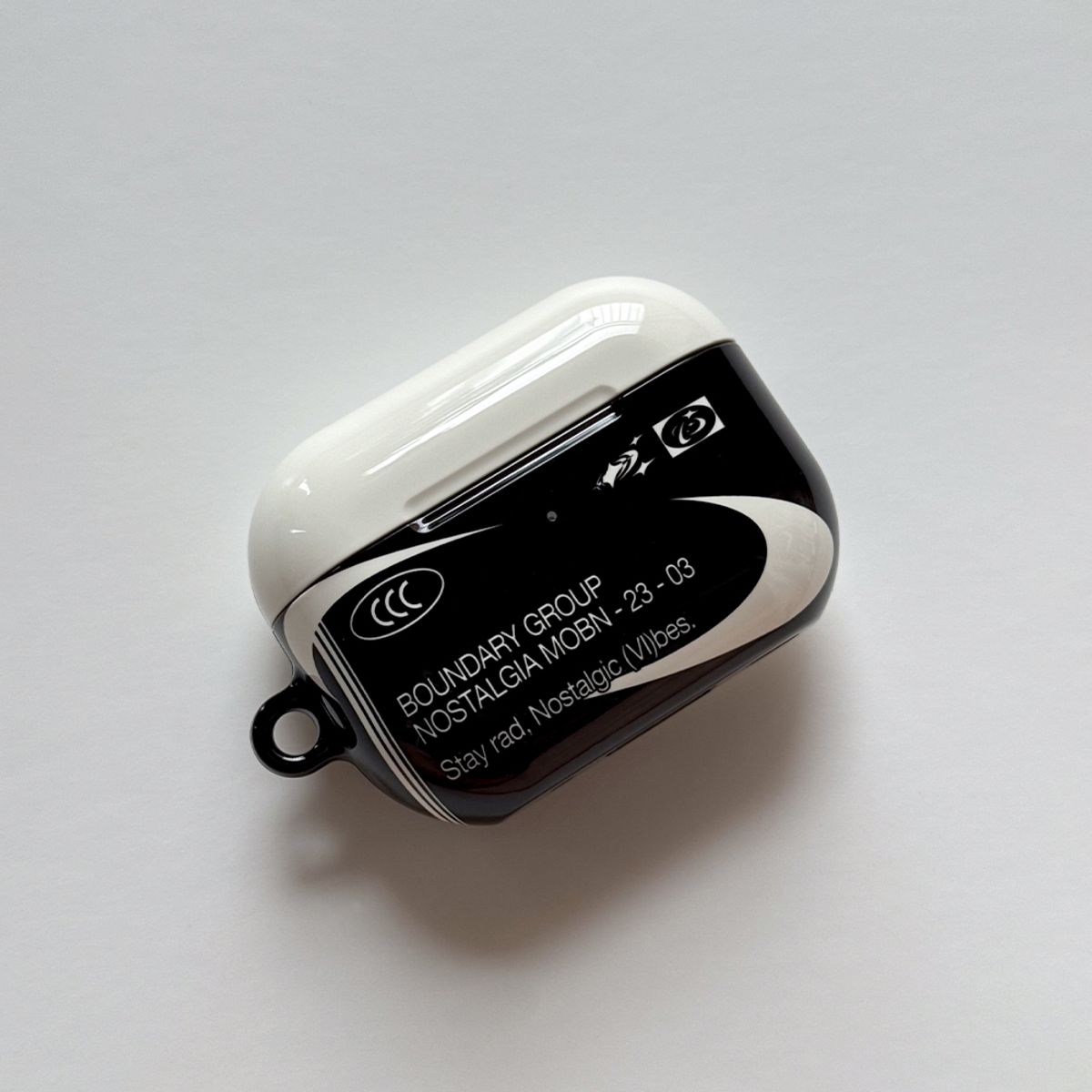 메모리즈바운더리(MEMORIESBOUNDARY) Nostalgic Vibes AirPods Case (BK) (Glossy / Matte)