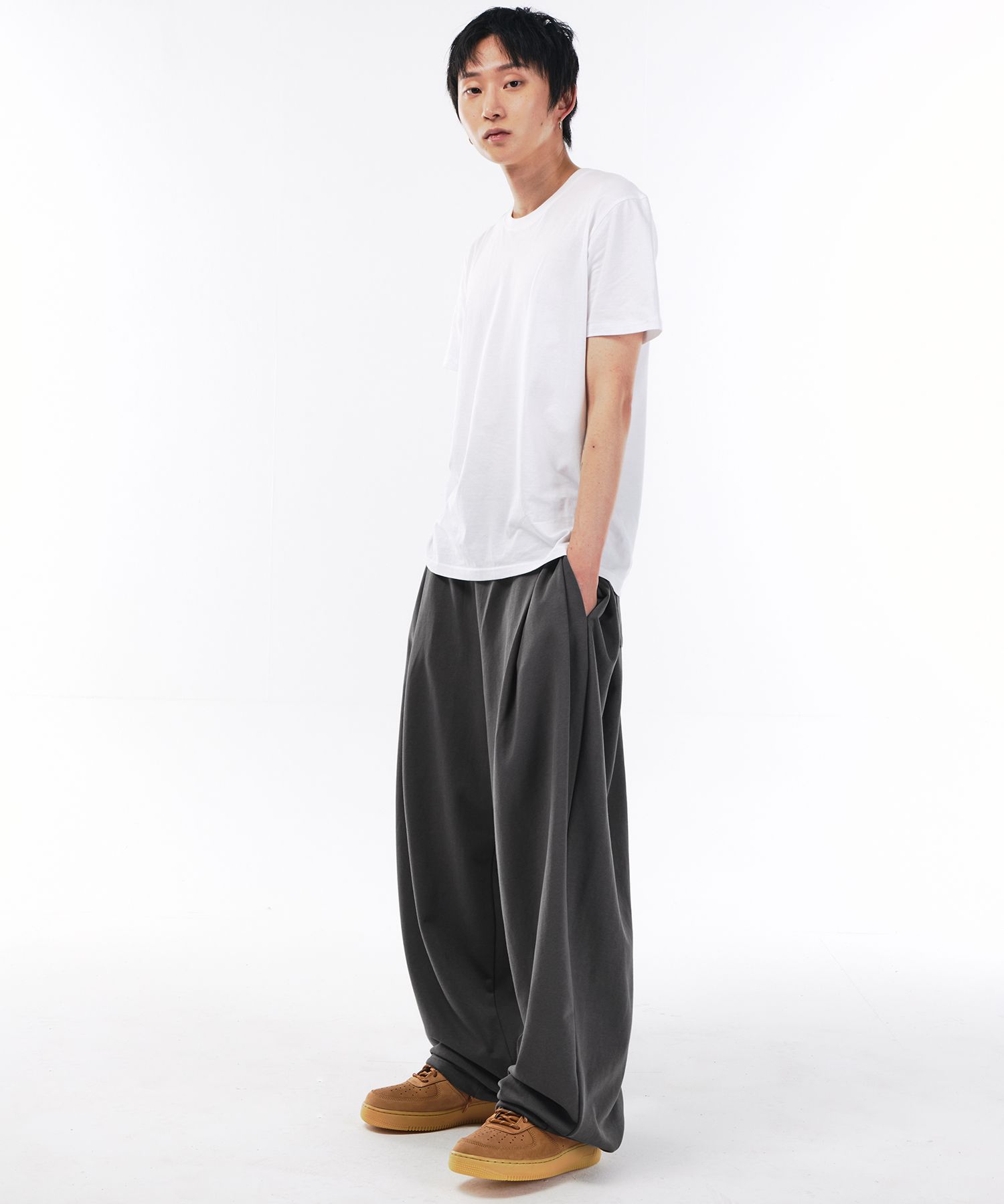 MUSINSA | SCALLYWAG Multi-Tuck Sweatpants [Charcoal]