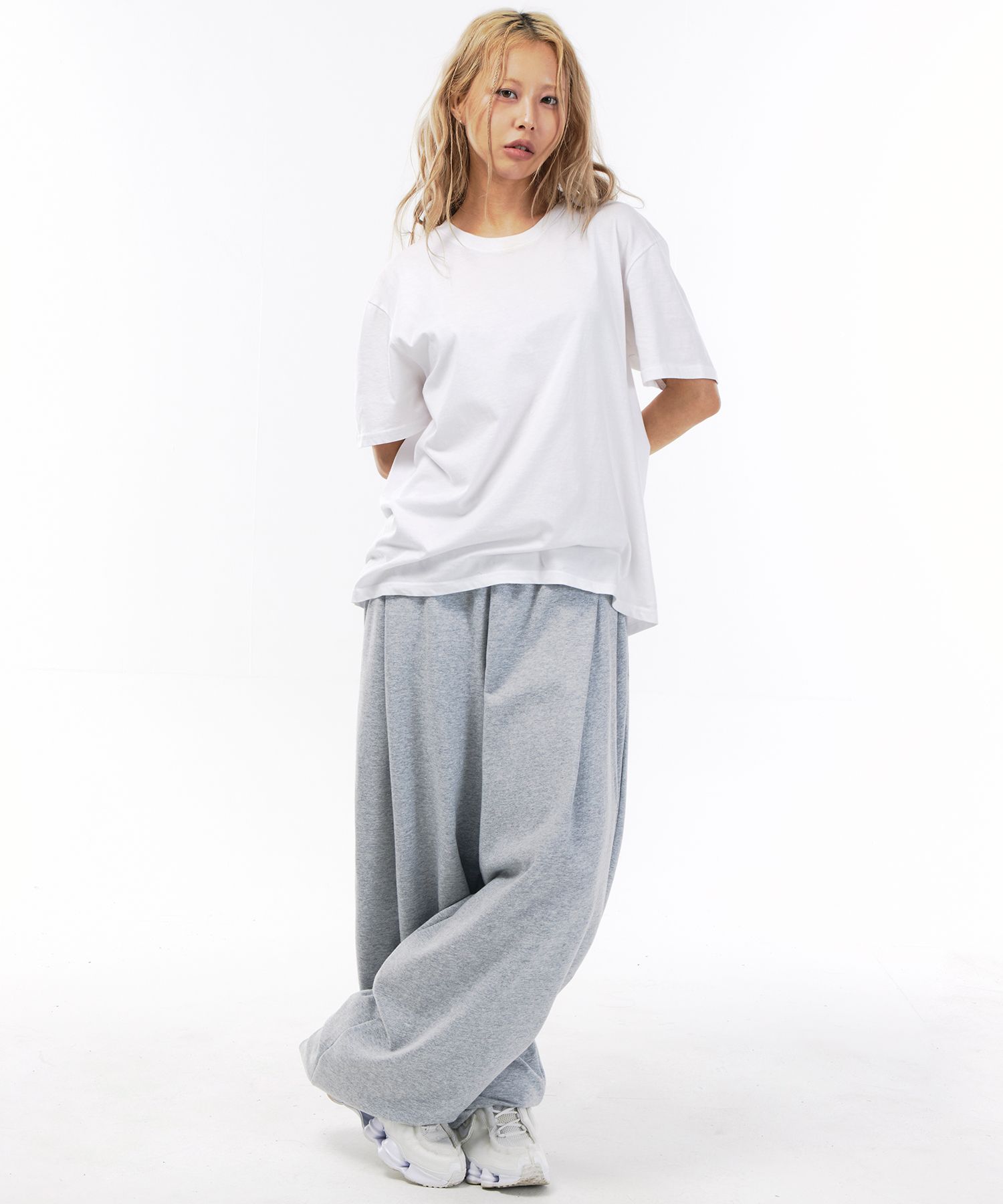 MUSINSA | SCALLYWAG Multi-Tuck Sweatpants [Gray]