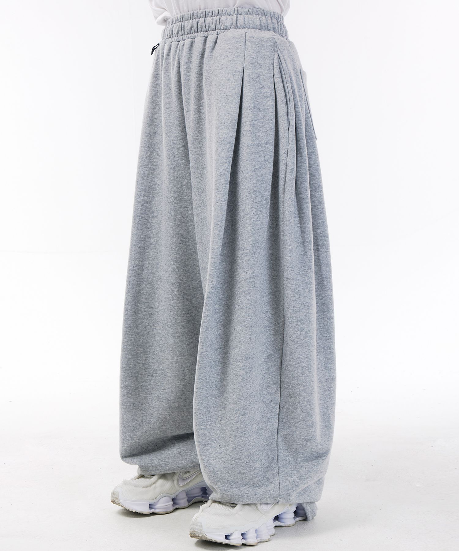 MUSINSA | SCALLYWAG Multi-Tuck Sweatpants [Gray]