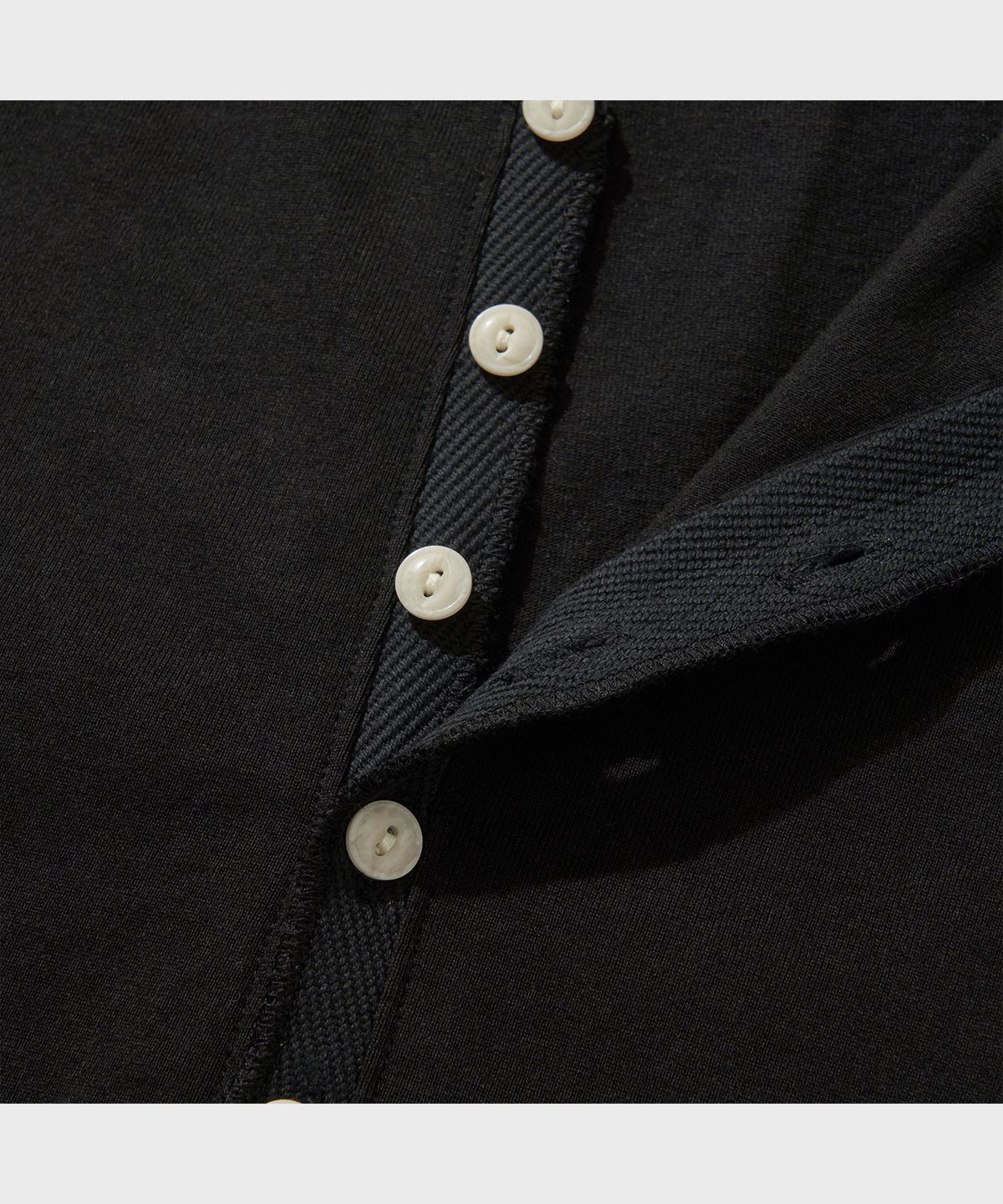 비디알(VDR) HENLY NECK T-SHIRT [Black Night]