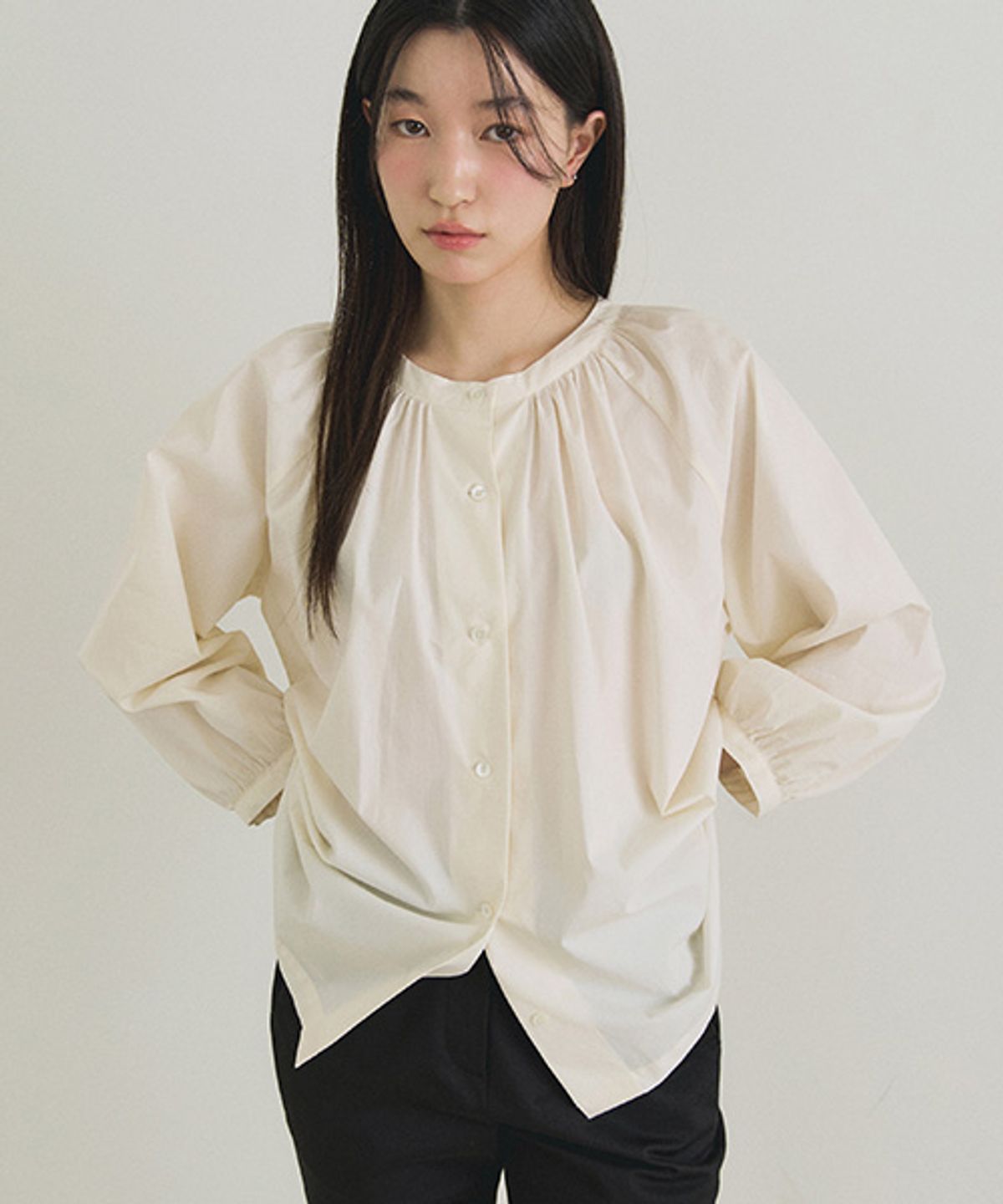 링서울(LINGSEOUL) two way shirring blouse-cream