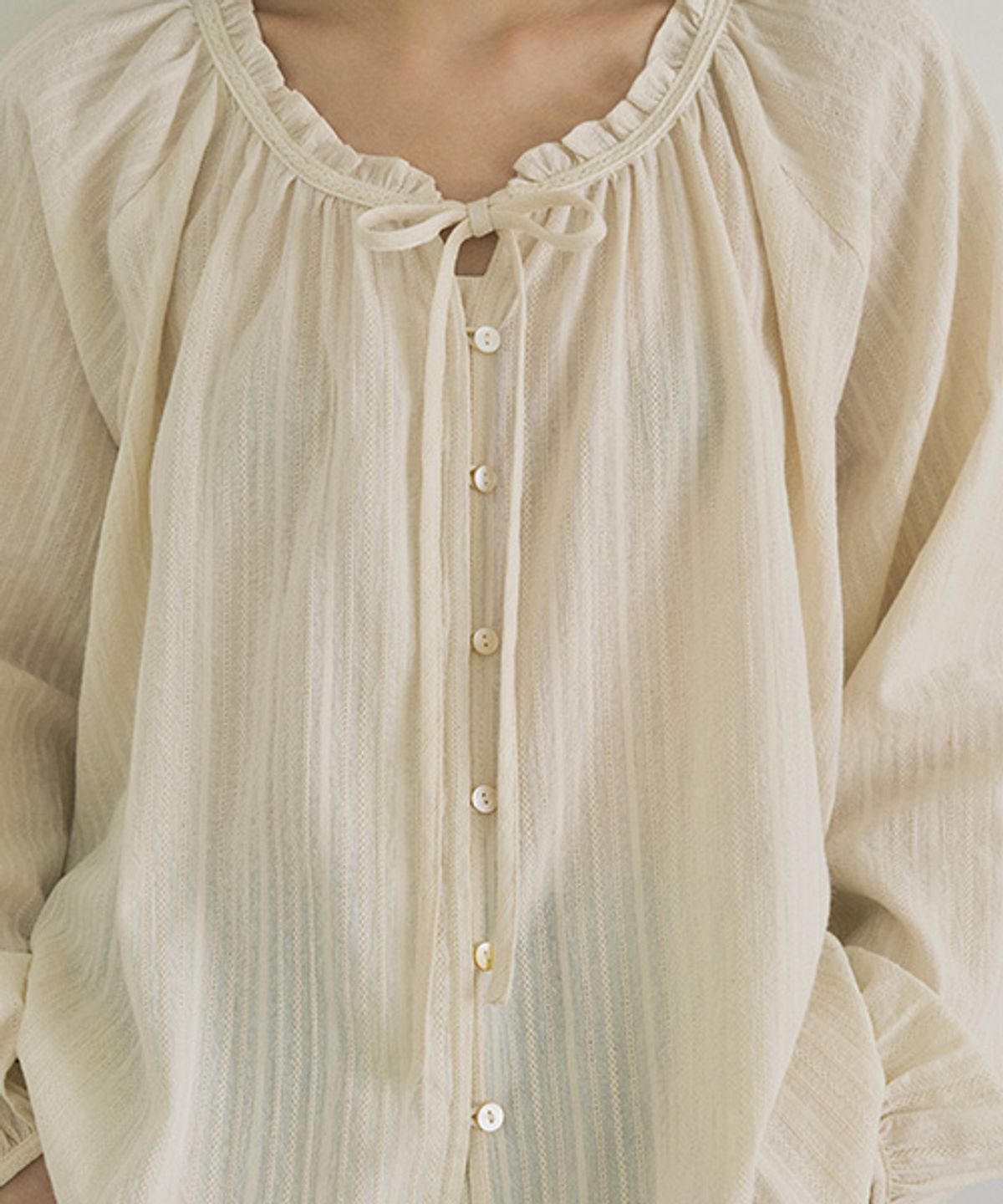 링서울(LINGSEOUL) lace ruffle blouse-cream