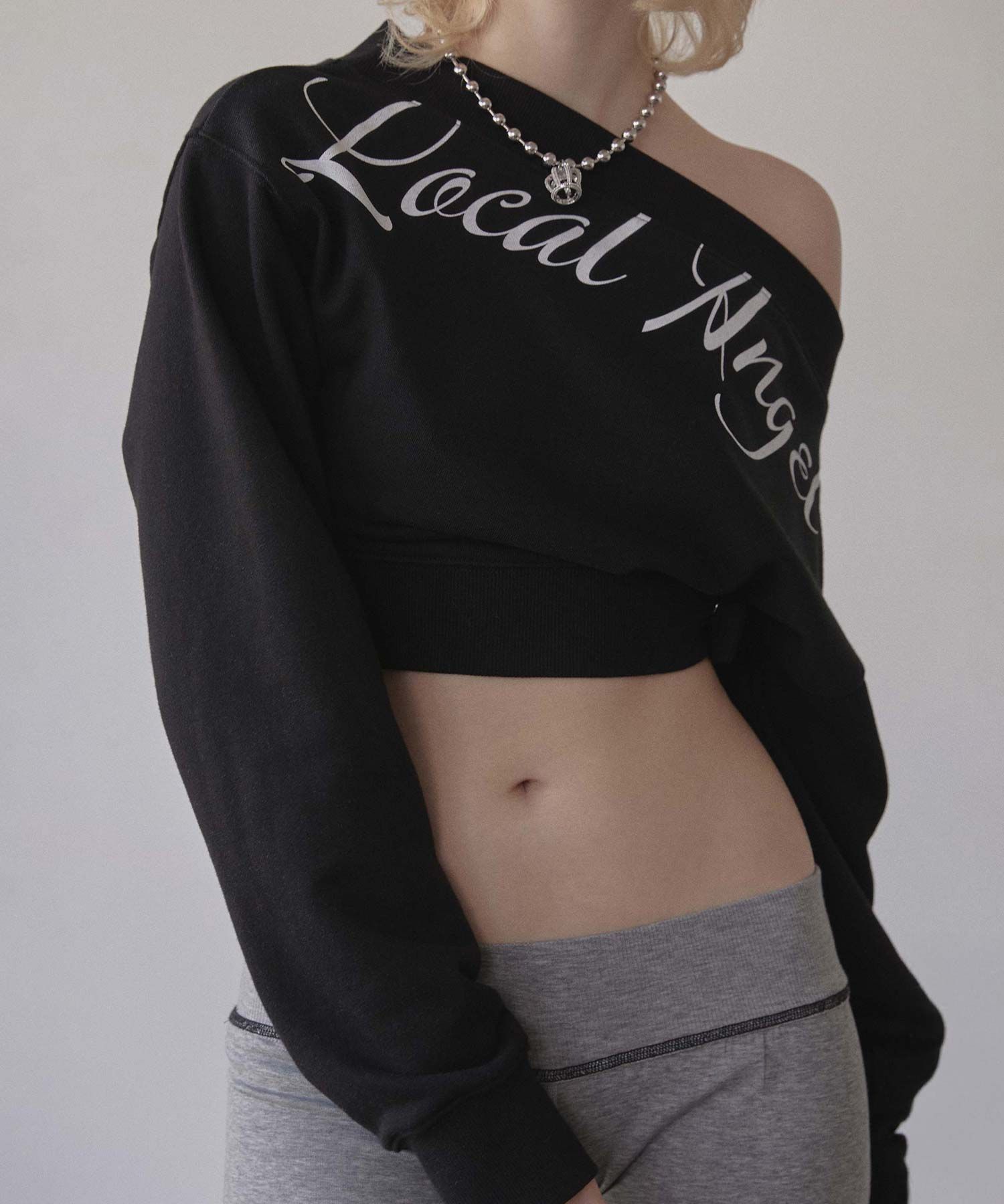 SCULPTOR - Off-Shoulder Cropped Sweatshirt (White Melan