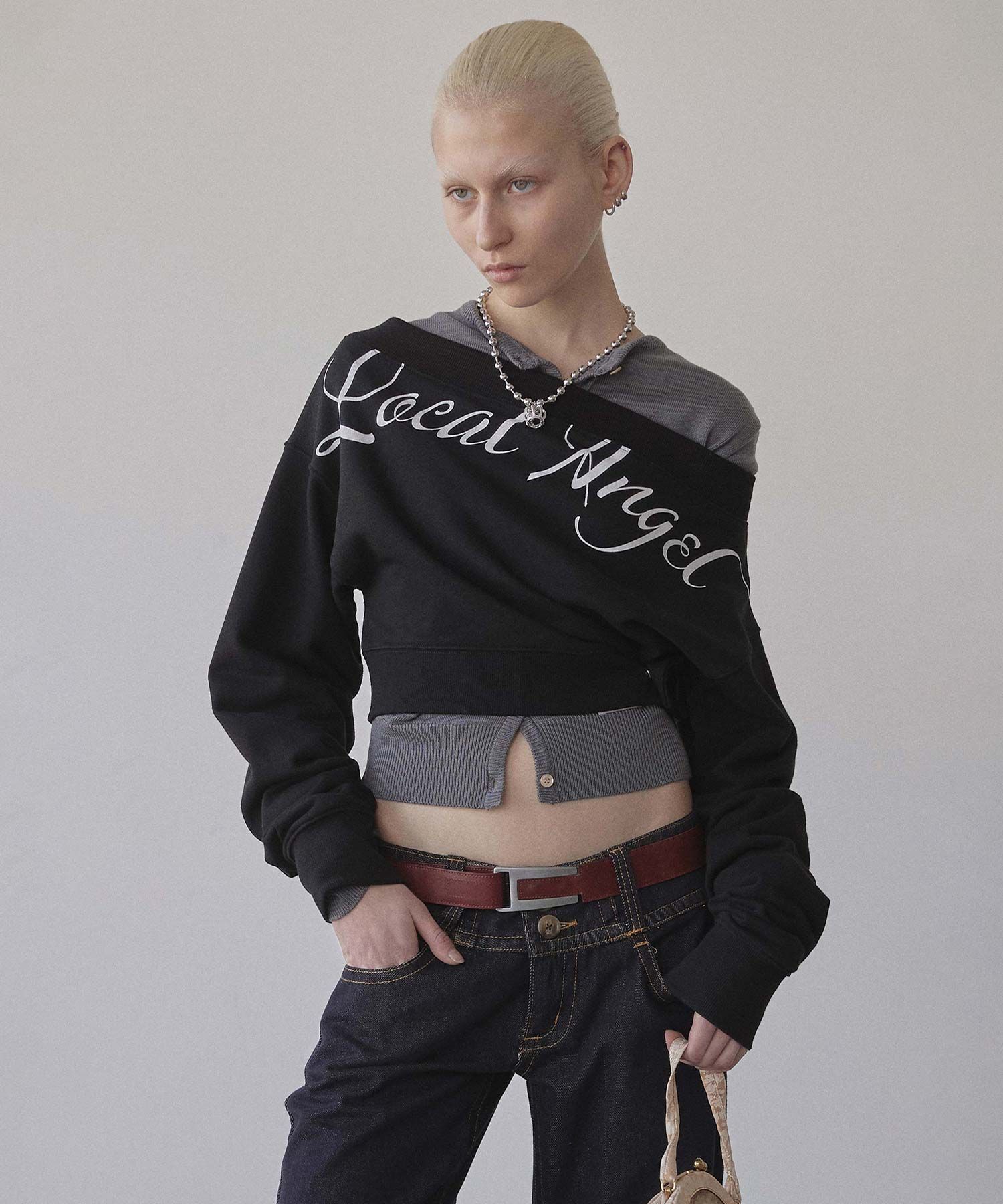 MUSINSA | SCULPTOR Off-Shoulder Cropped Sweatshirt Black