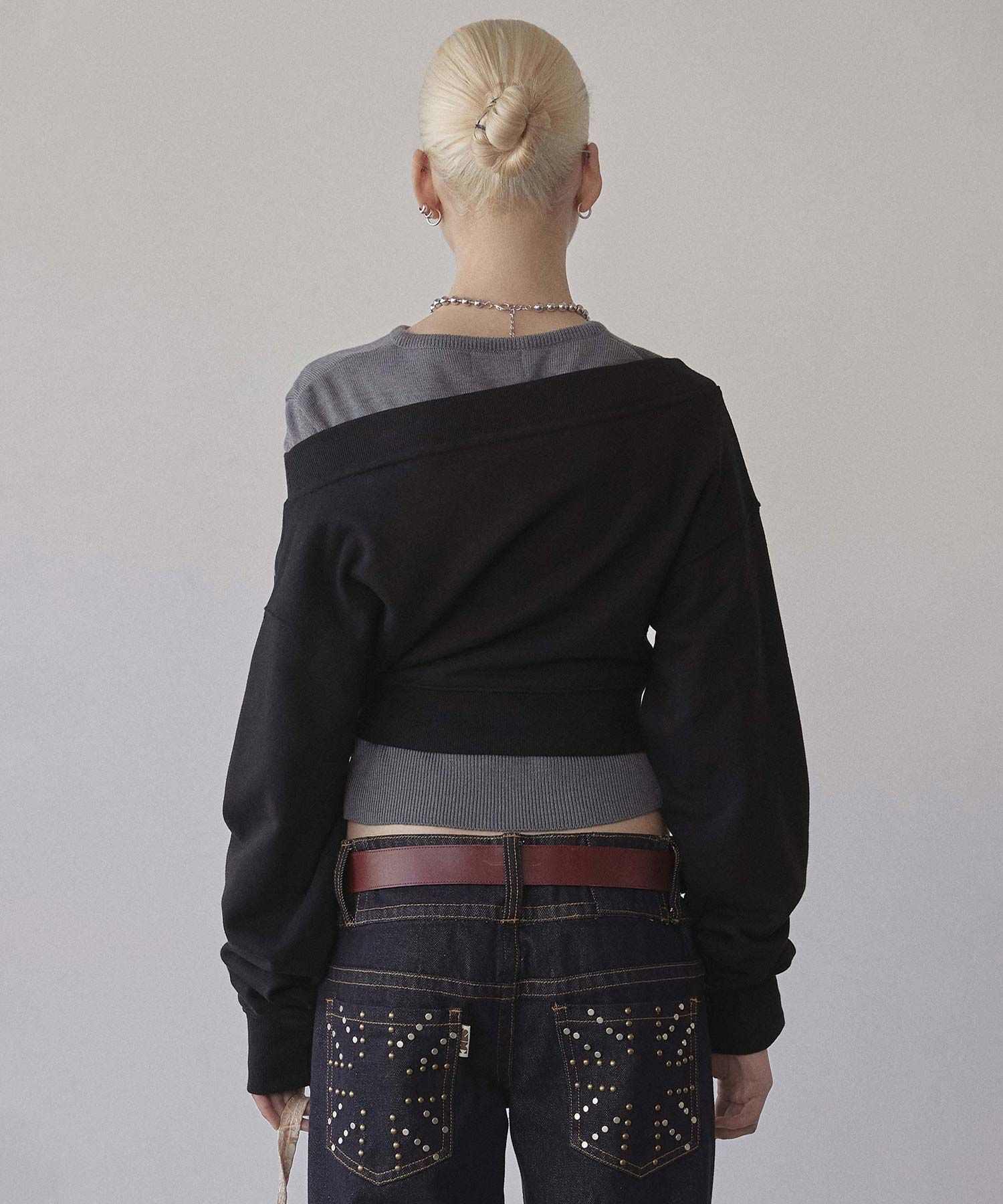 MUSINSA | SCULPTOR Off-Shoulder Cropped Sweatshirt Black