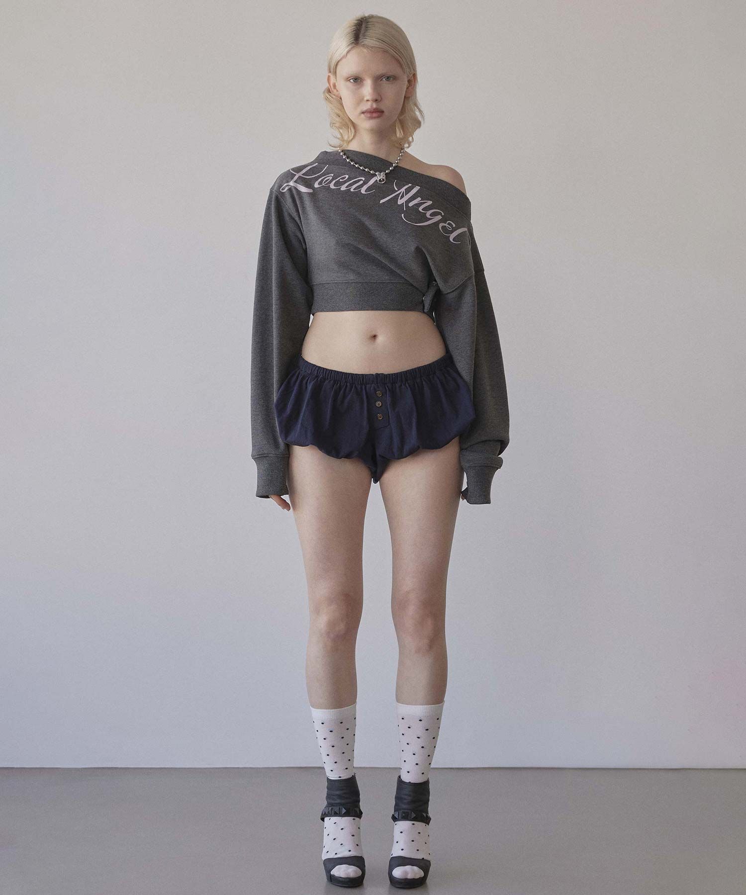 Off-Shoulder Cropped Sweatshirt Charcoal – Sculptor