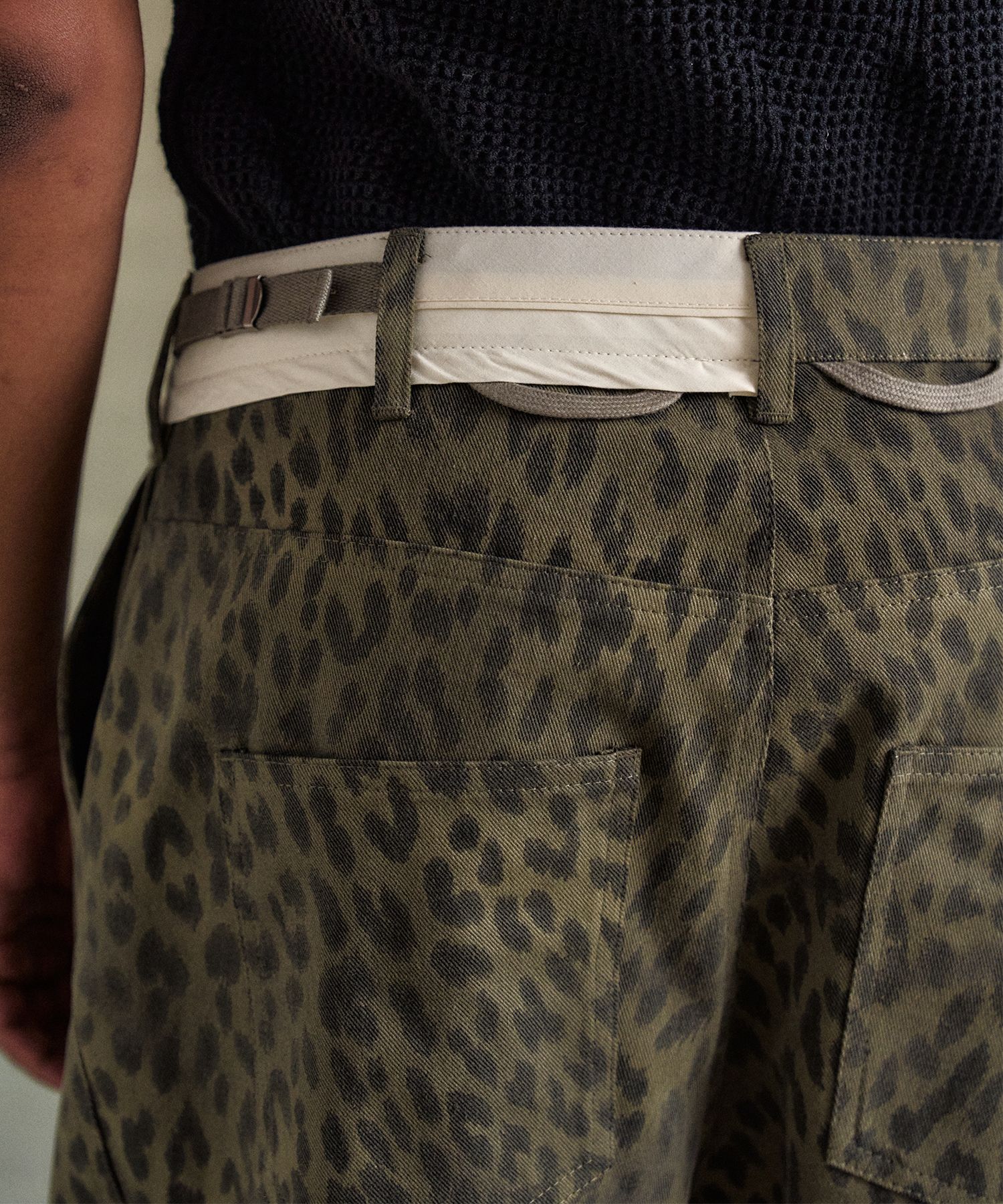【Andersson Bell】 UNISEX LEOPARD CROSS-OVER WIDE JEANS MUSINSA | ANDERSSON BELL Unisex Leopard Cross-Over Wide