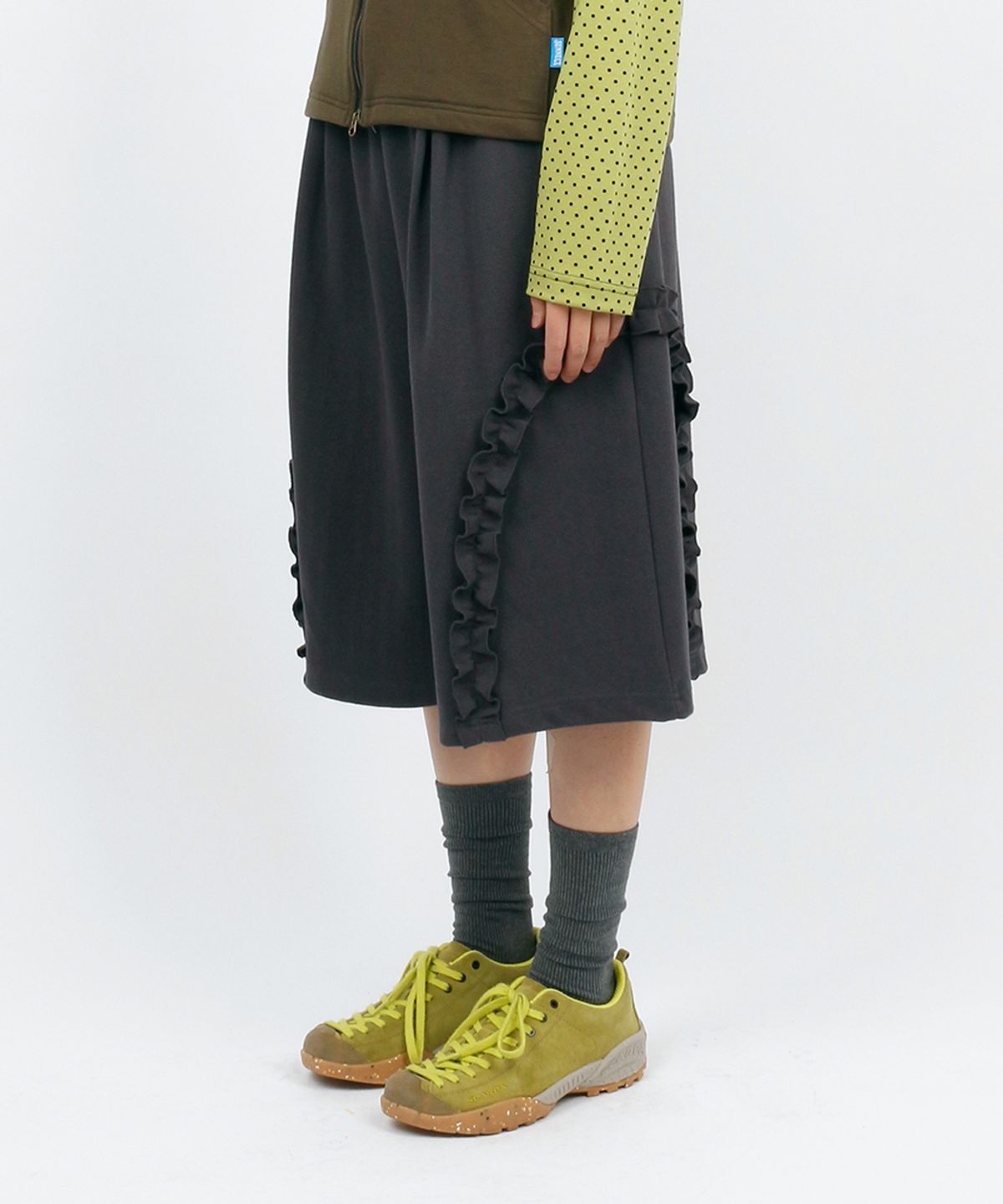 써넥트(SUNNECT) Herringbone Frill Short - Charcoal