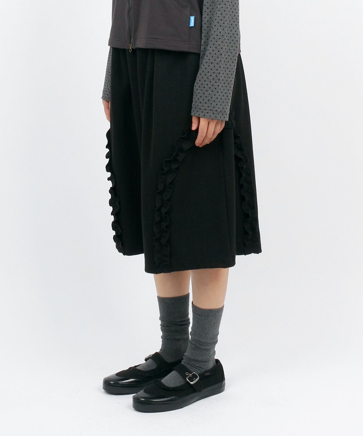 써넥트(SUNNECT) Herringbone Frill Short - Black
