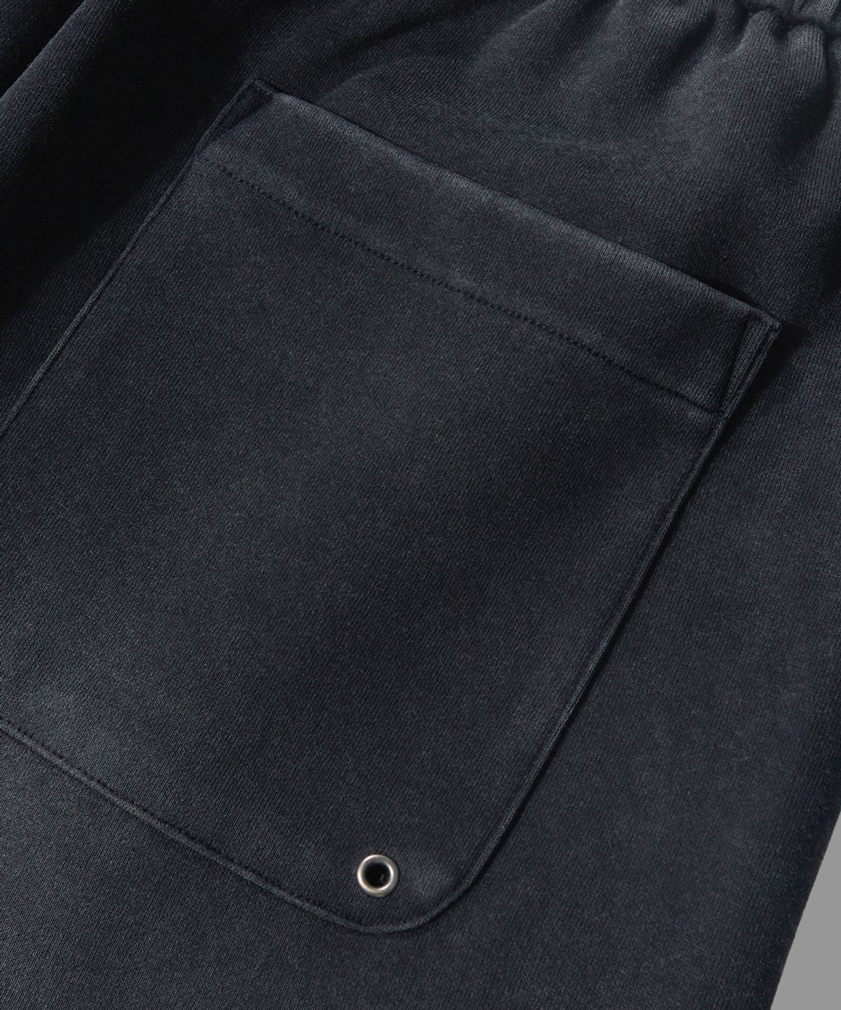 디미트리블랙(DIMITRI BLACK) VLAD 컷오프 아플리케 스웻 팬츠_피그먼트 차콜